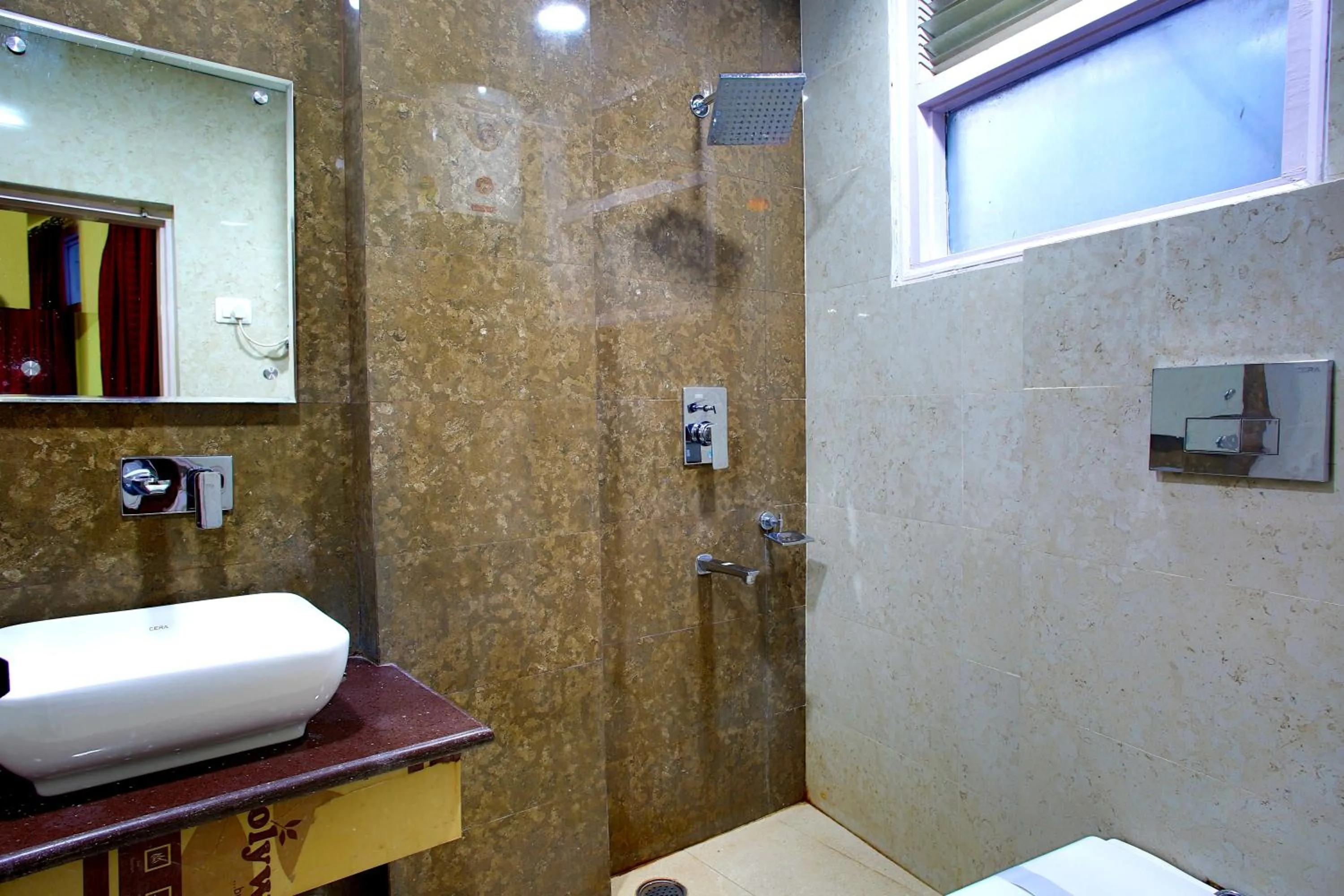 Shower in Hotel Raghunath
