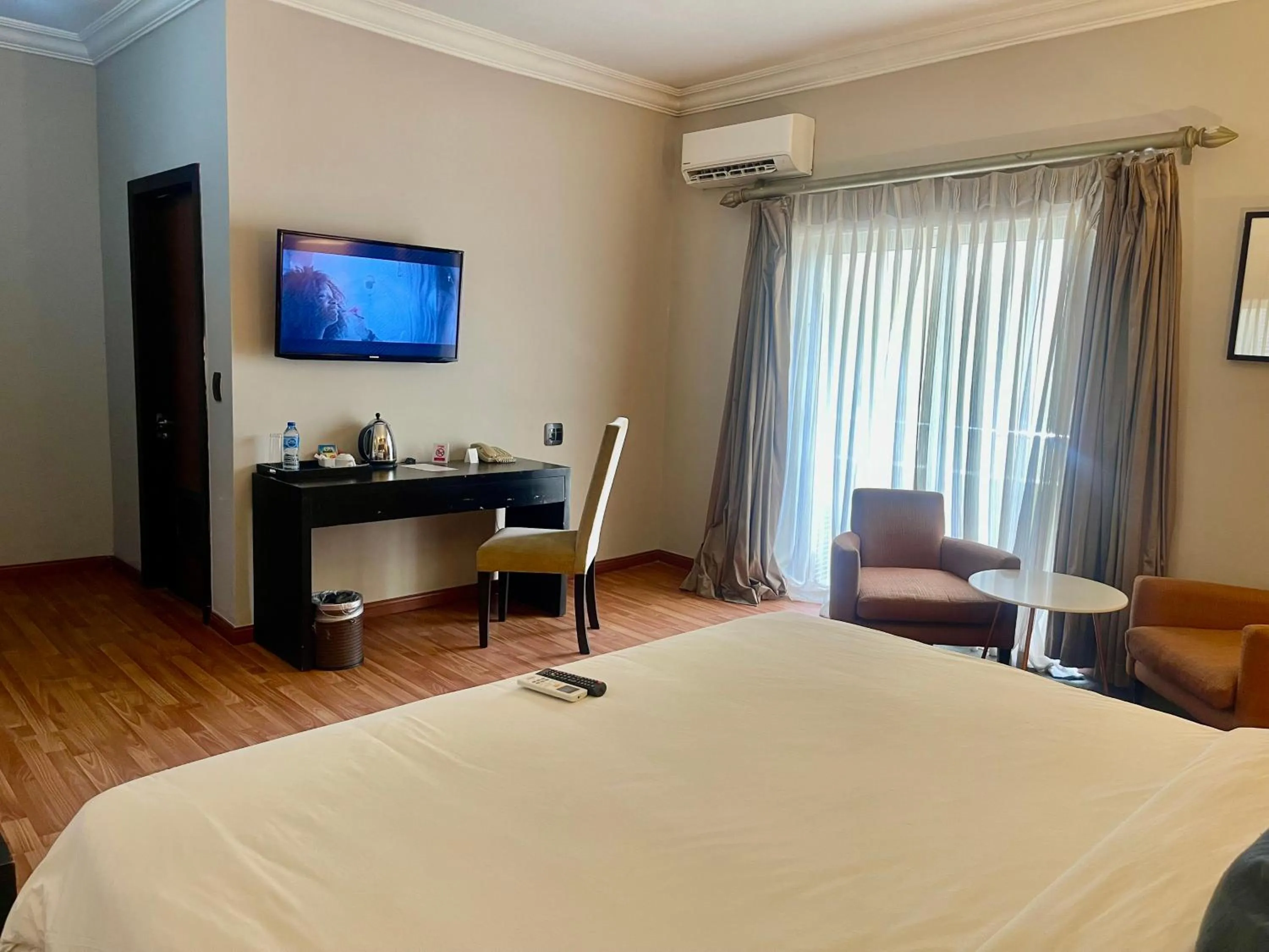 Bedroom, Bed in The Sojourner By Genesis