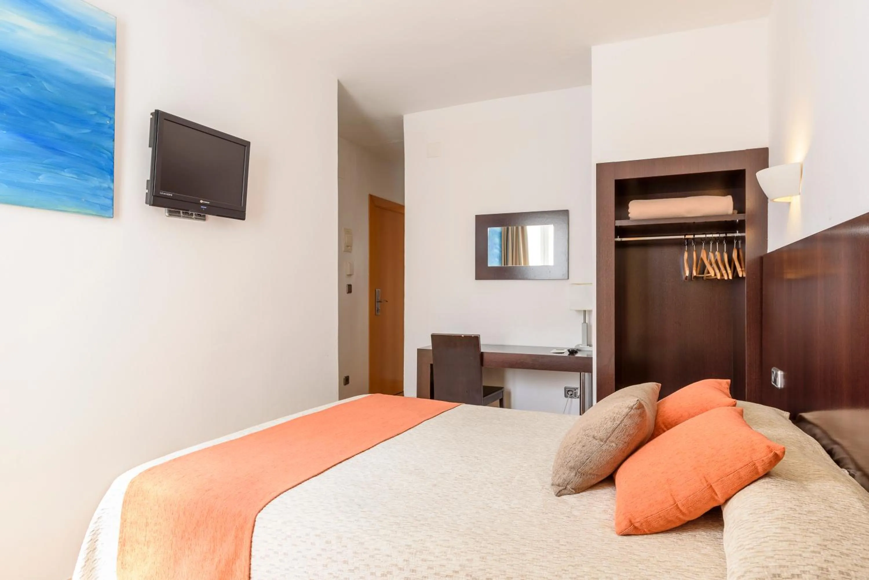 Photo of the whole room, Bed in Hotel Florencio Ibiza