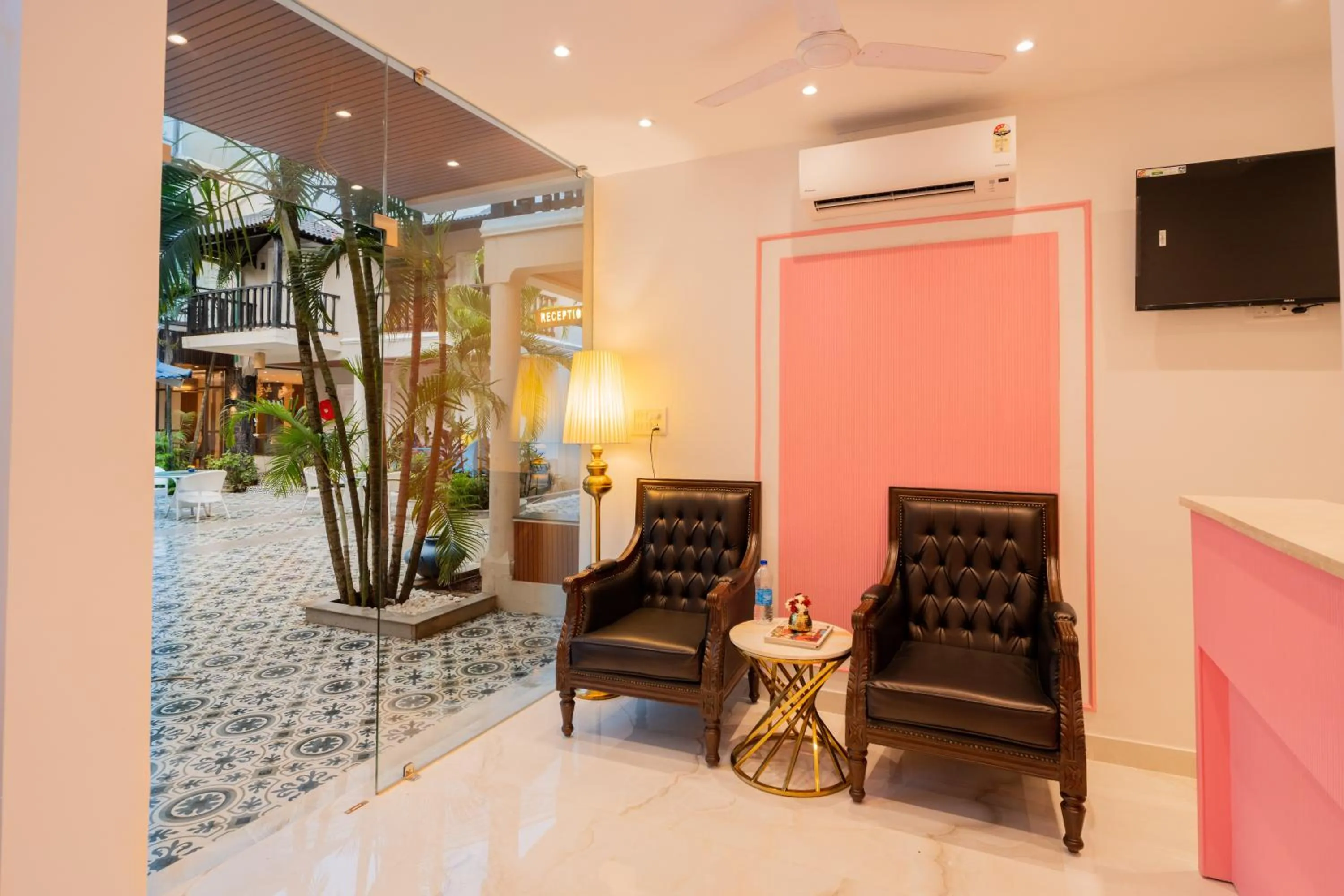 Communal lounge/ TV room in Emperor Ozran by Alaya Stays