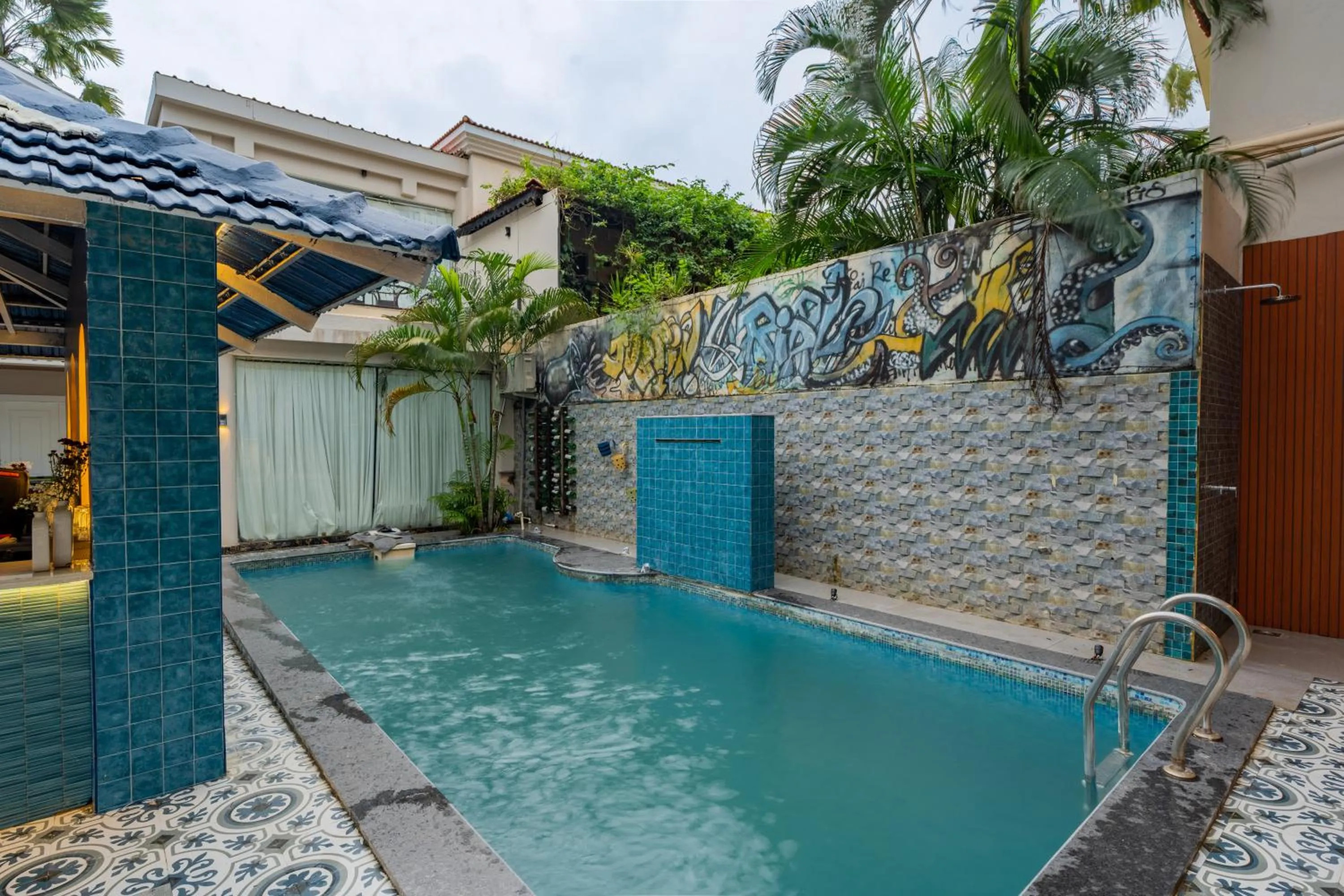 Property building in Emperor Ozran by Alaya Stays