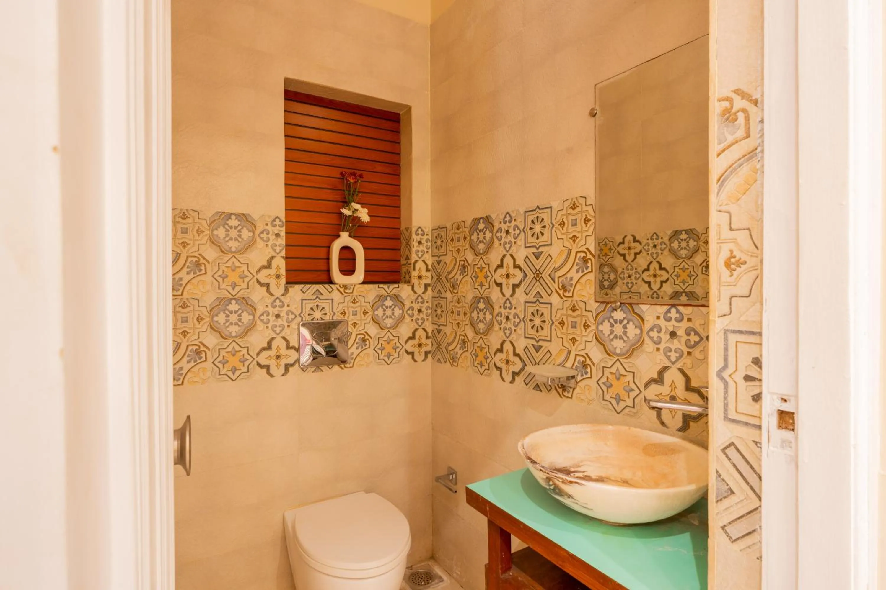 Toilet in Emperor Ozran by Alaya Stays