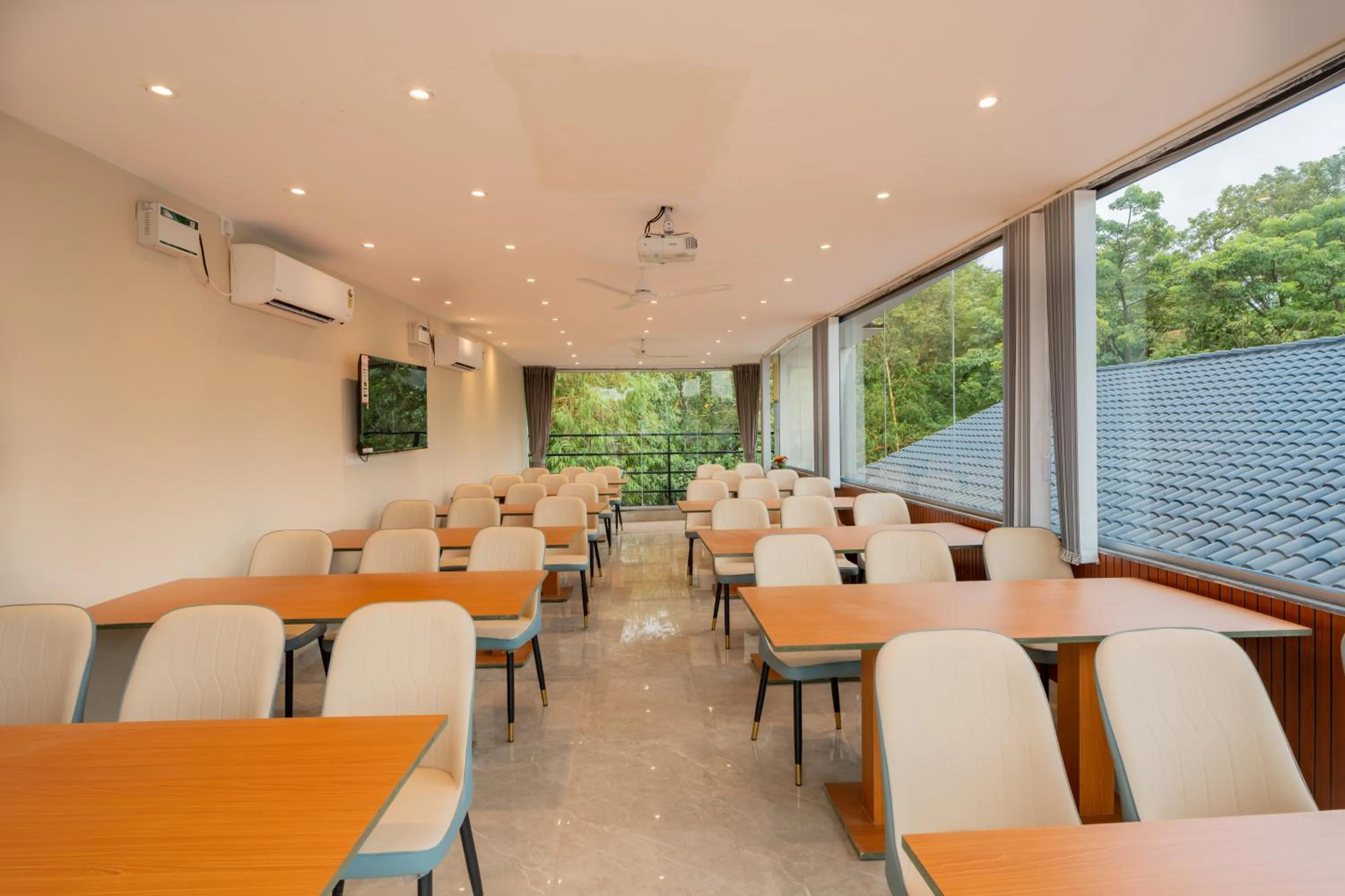 Restaurant/places to eat in Emperor Ozran by Alaya Stays