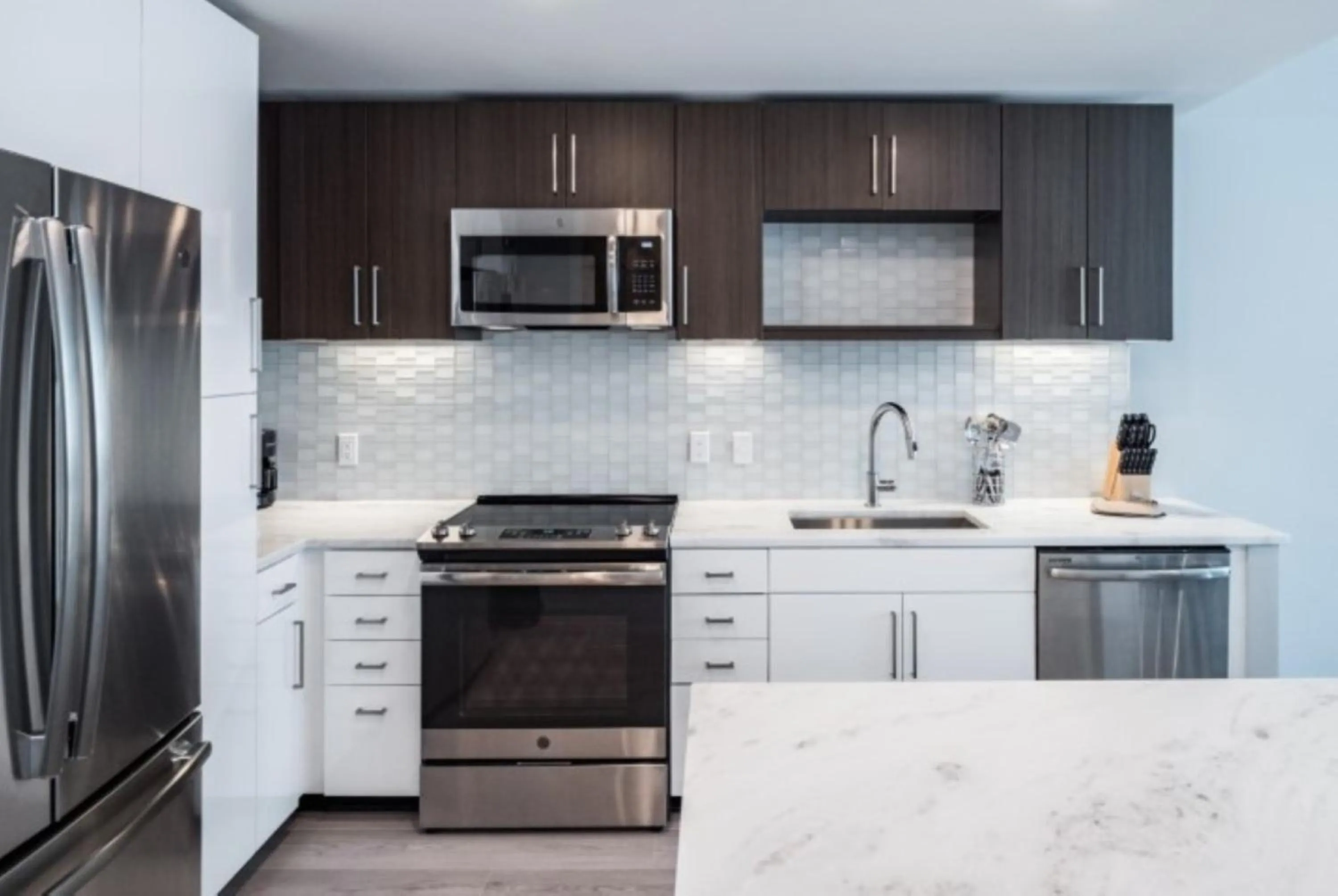 Kitchen or kitchenette in Global Luxury Suites Bethesda Chevy Chase