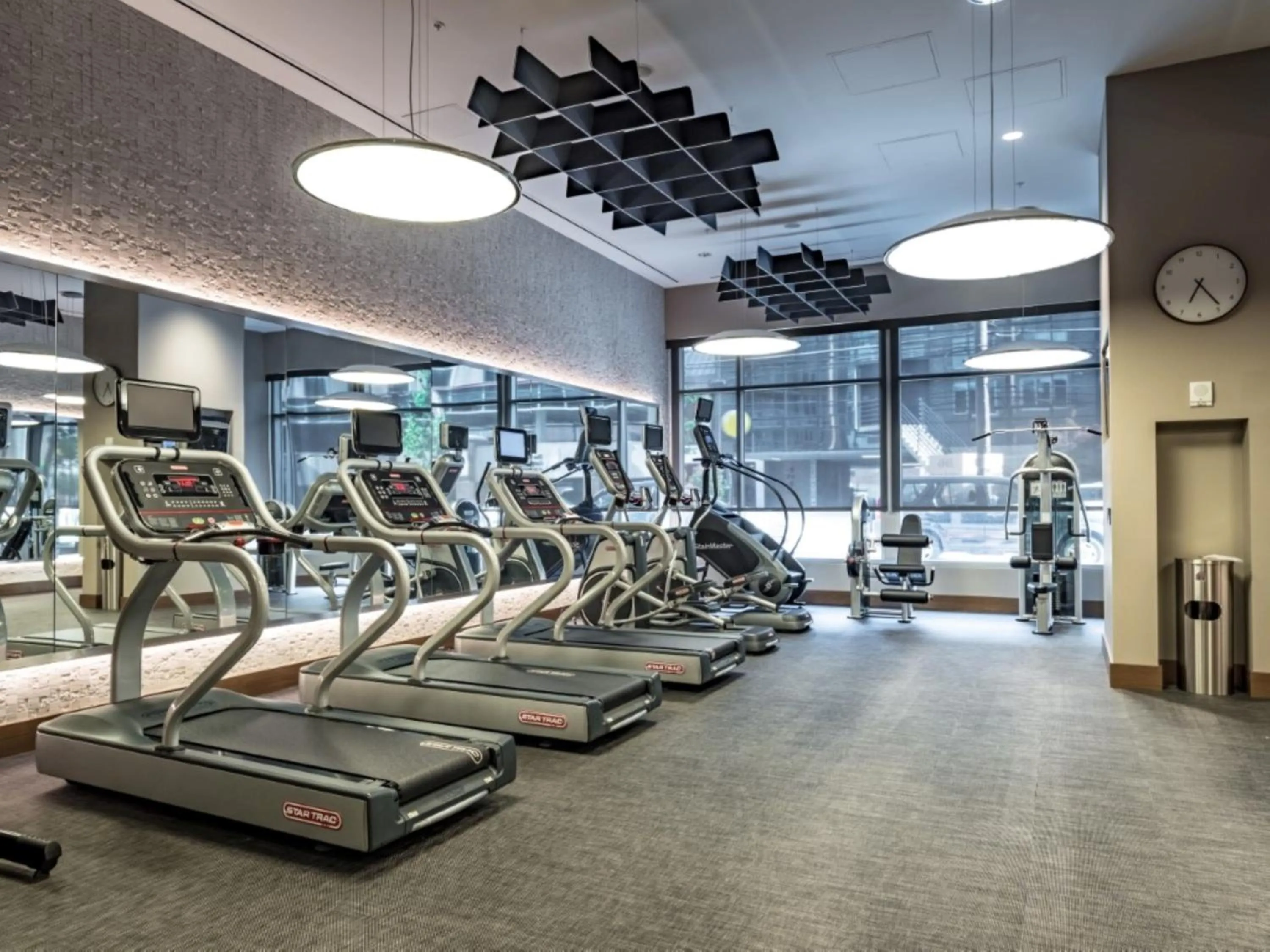 Fitness centre/facilities in Global Luxury Suites Bethesda Chevy Chase