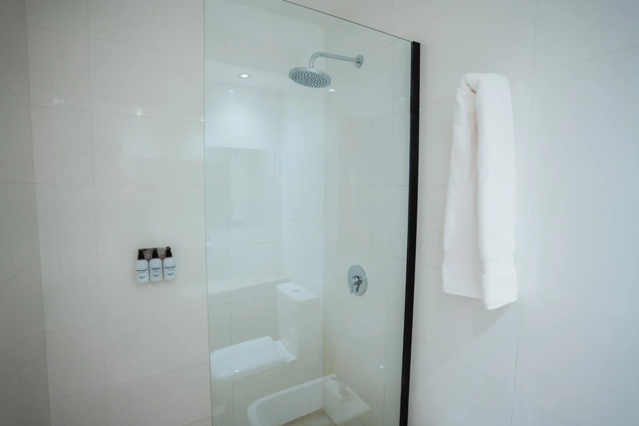 Shower in RentUp Suites Salta