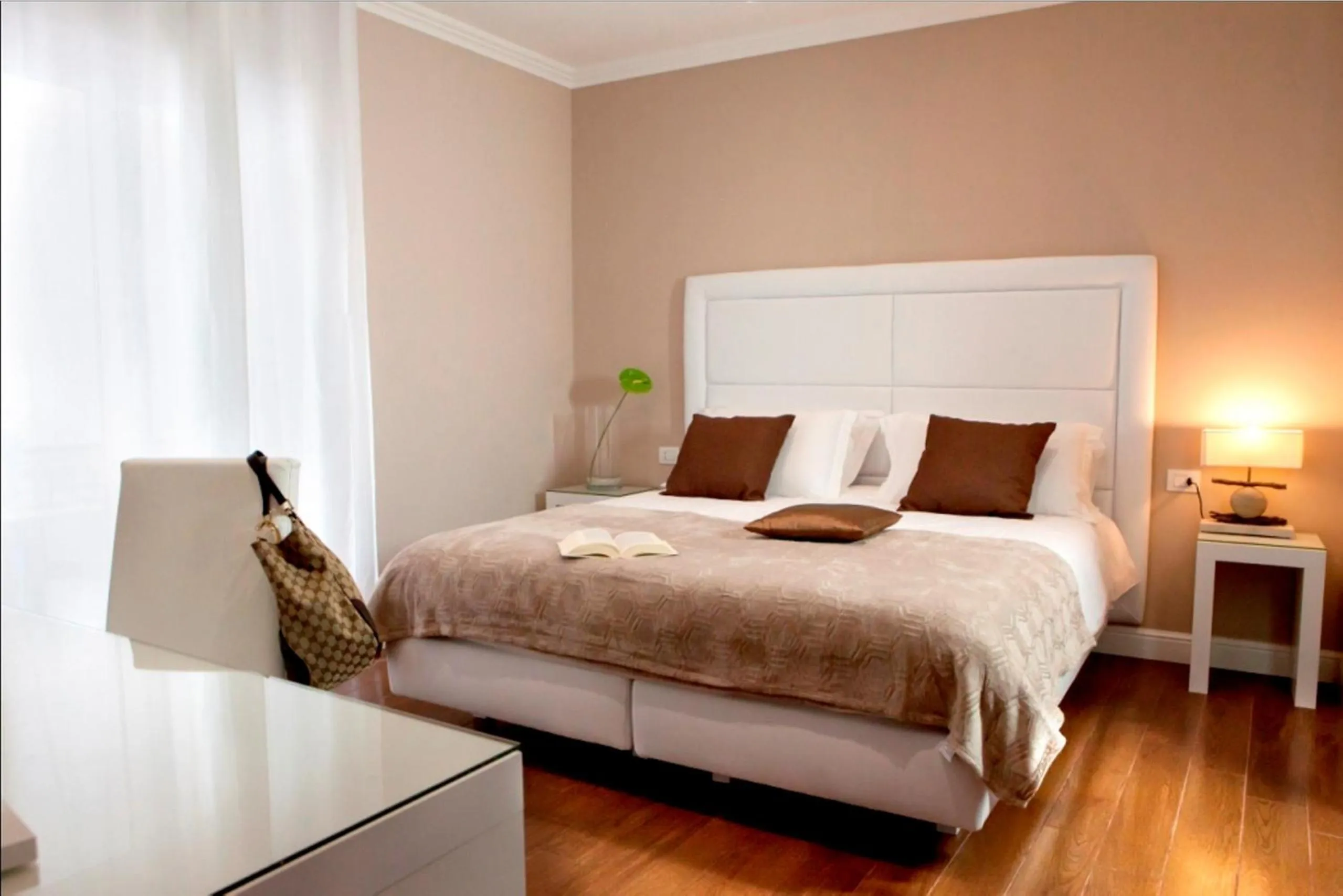 Photo of the whole room, Bed in Bougainvillea Relais