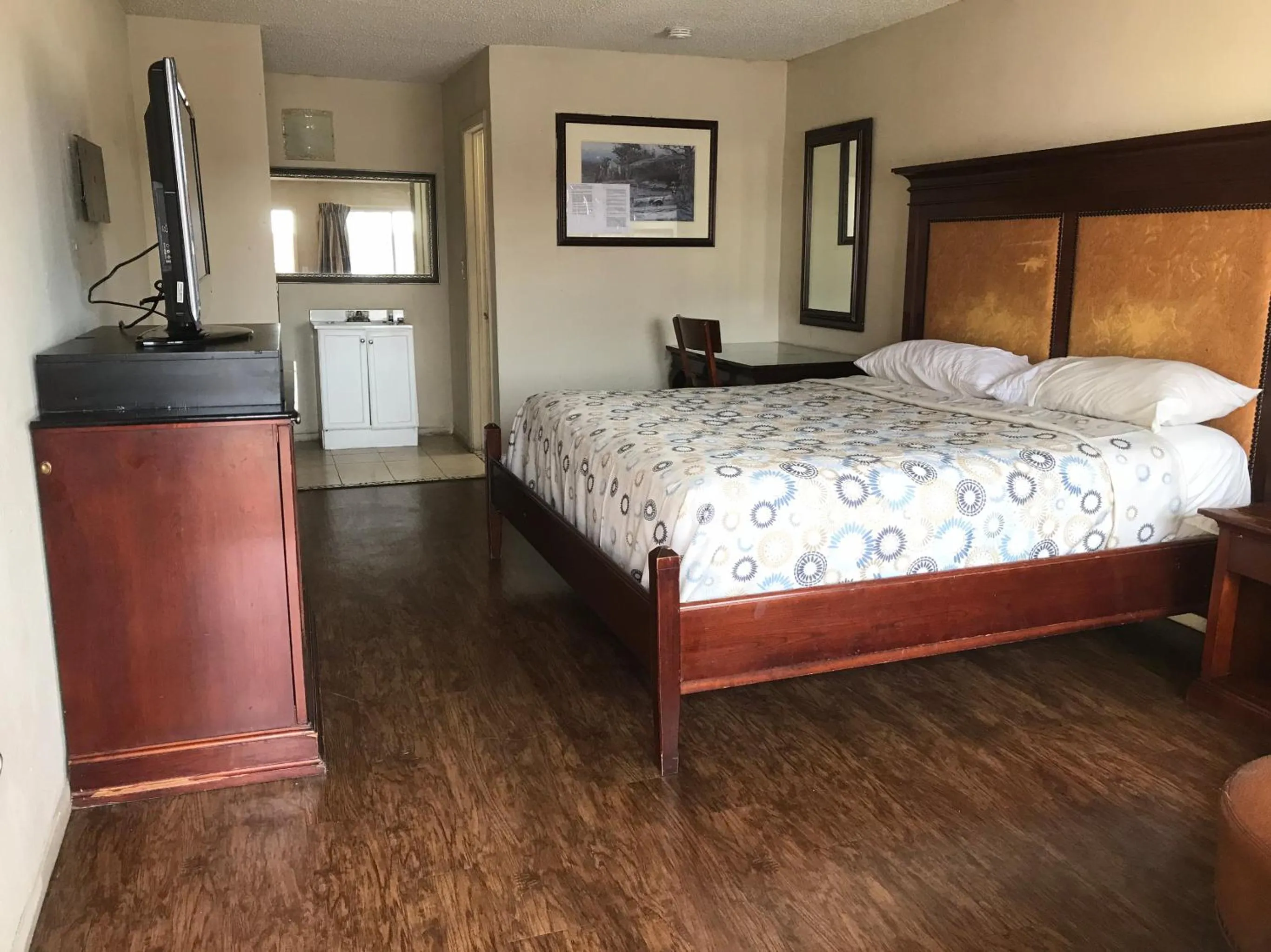 Bed in Great Western Inn & Suites