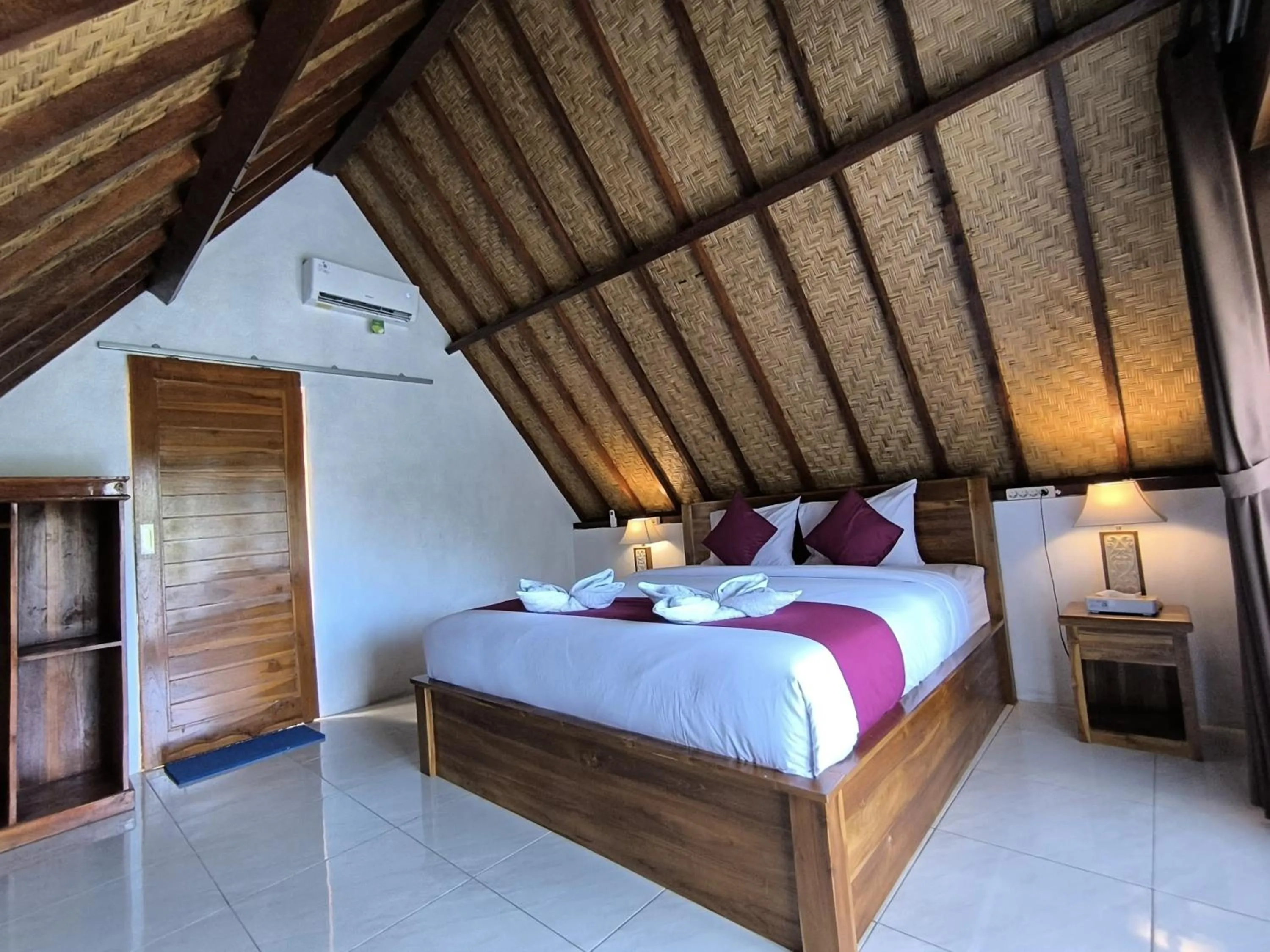 Photo of the whole room, Bed in Sun Grace Penida Cottage