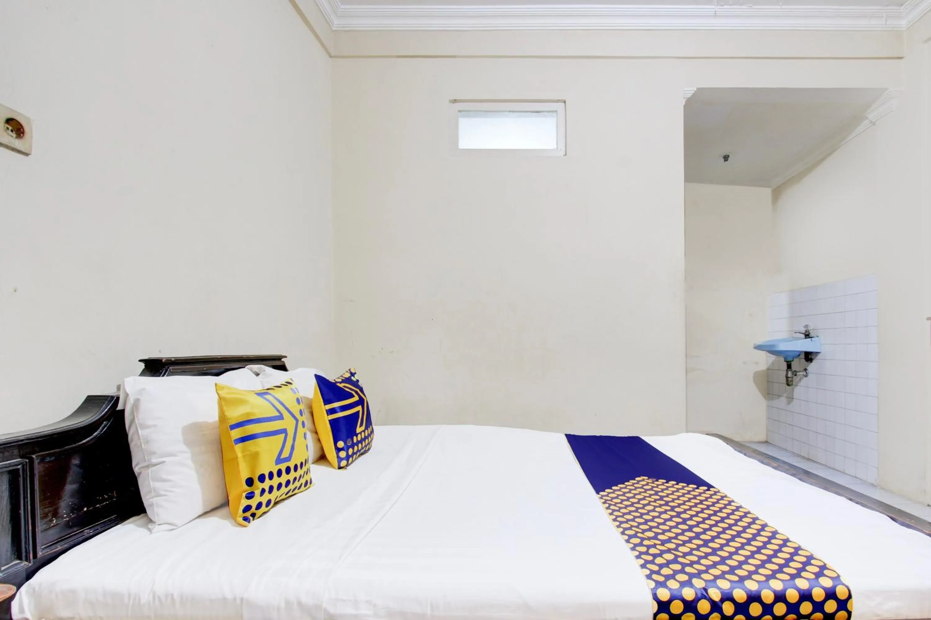 Bedroom, Bed in Hotel O Agung Banjarnegara