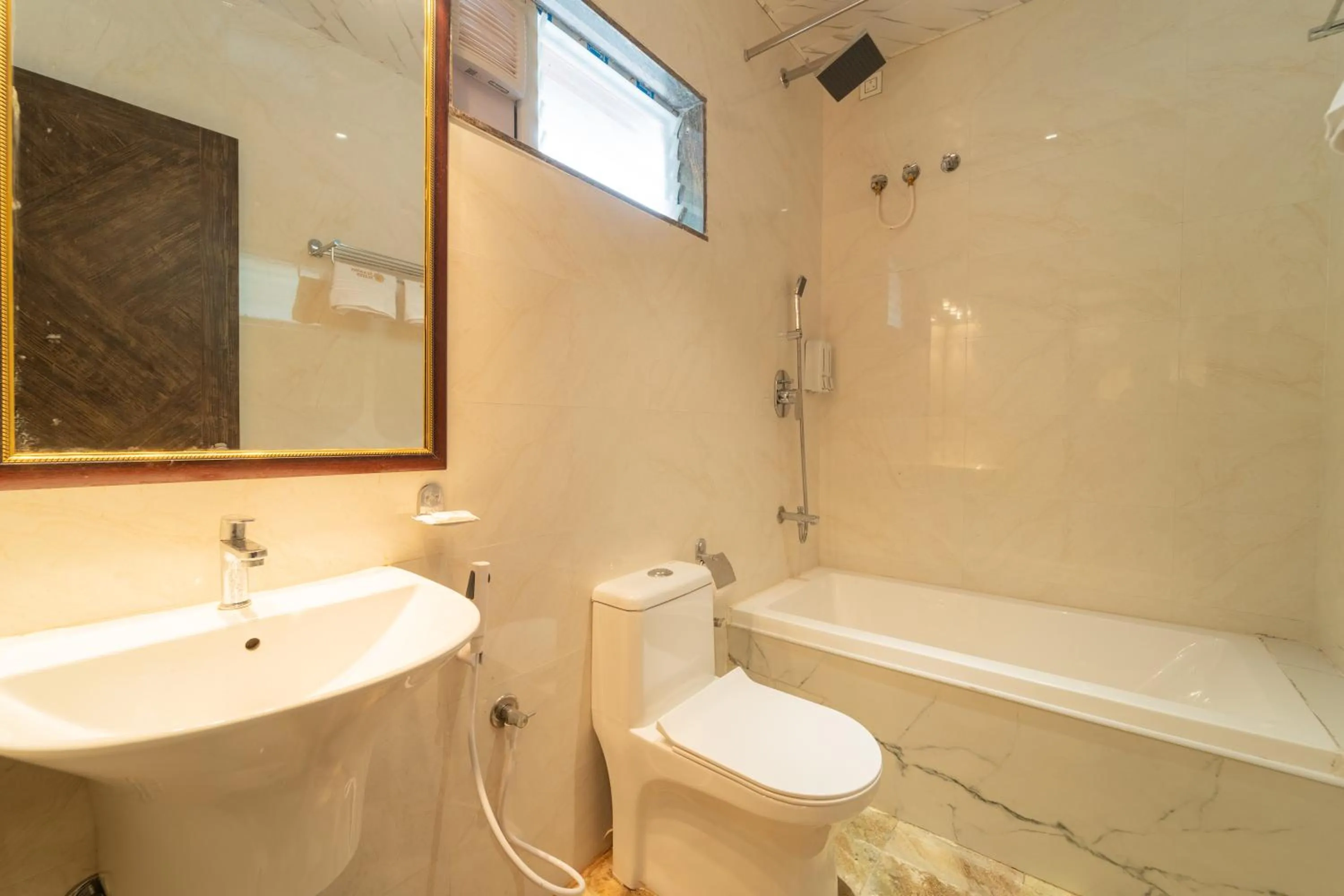 Shower in Seasons Suites - HBR