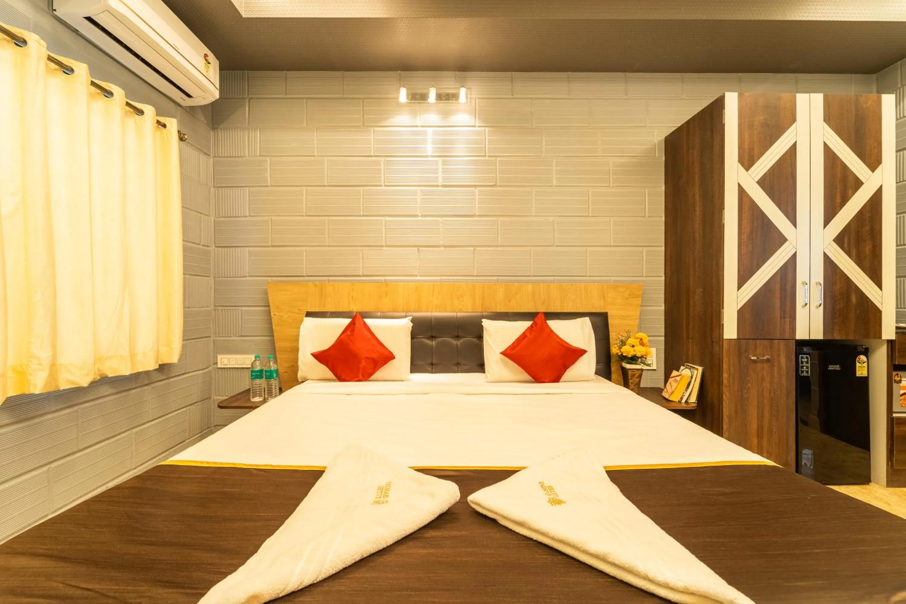 Bed in Seasons Suites - HBR