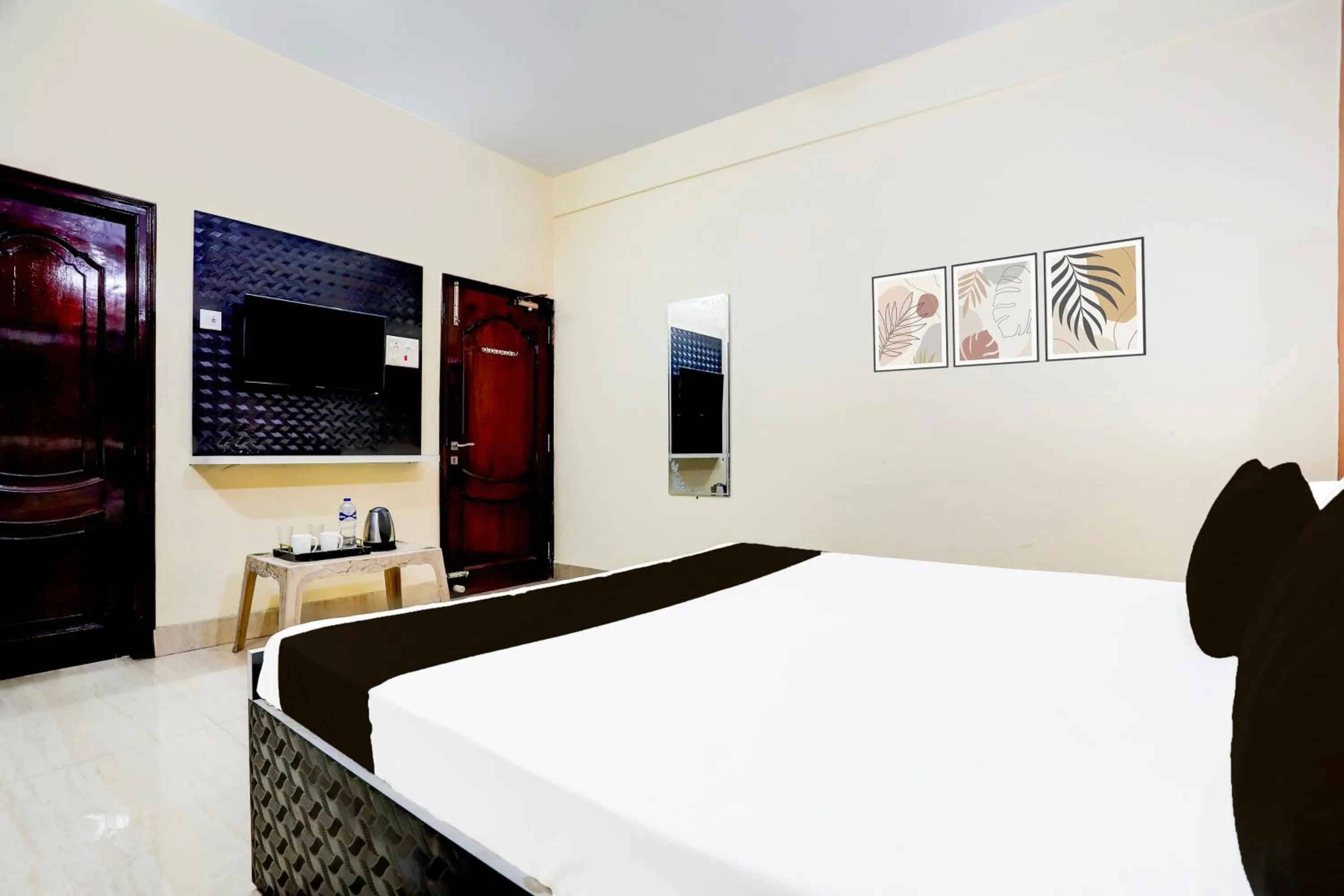 Bedroom, Bed in Hotel O R B Palace