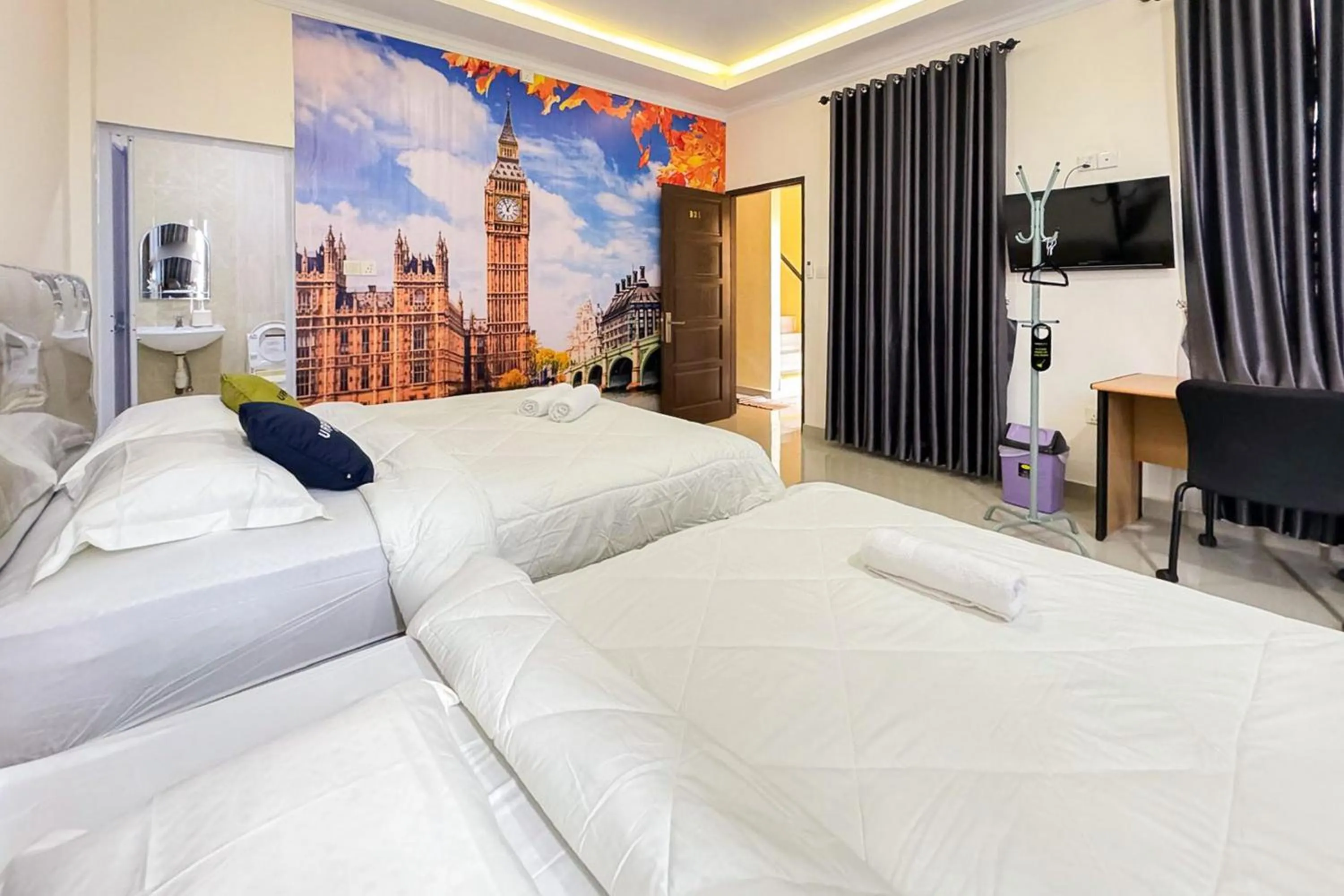 Bedroom, Bed in Urbanview Botania Meeting Point Batam by RedDoorz