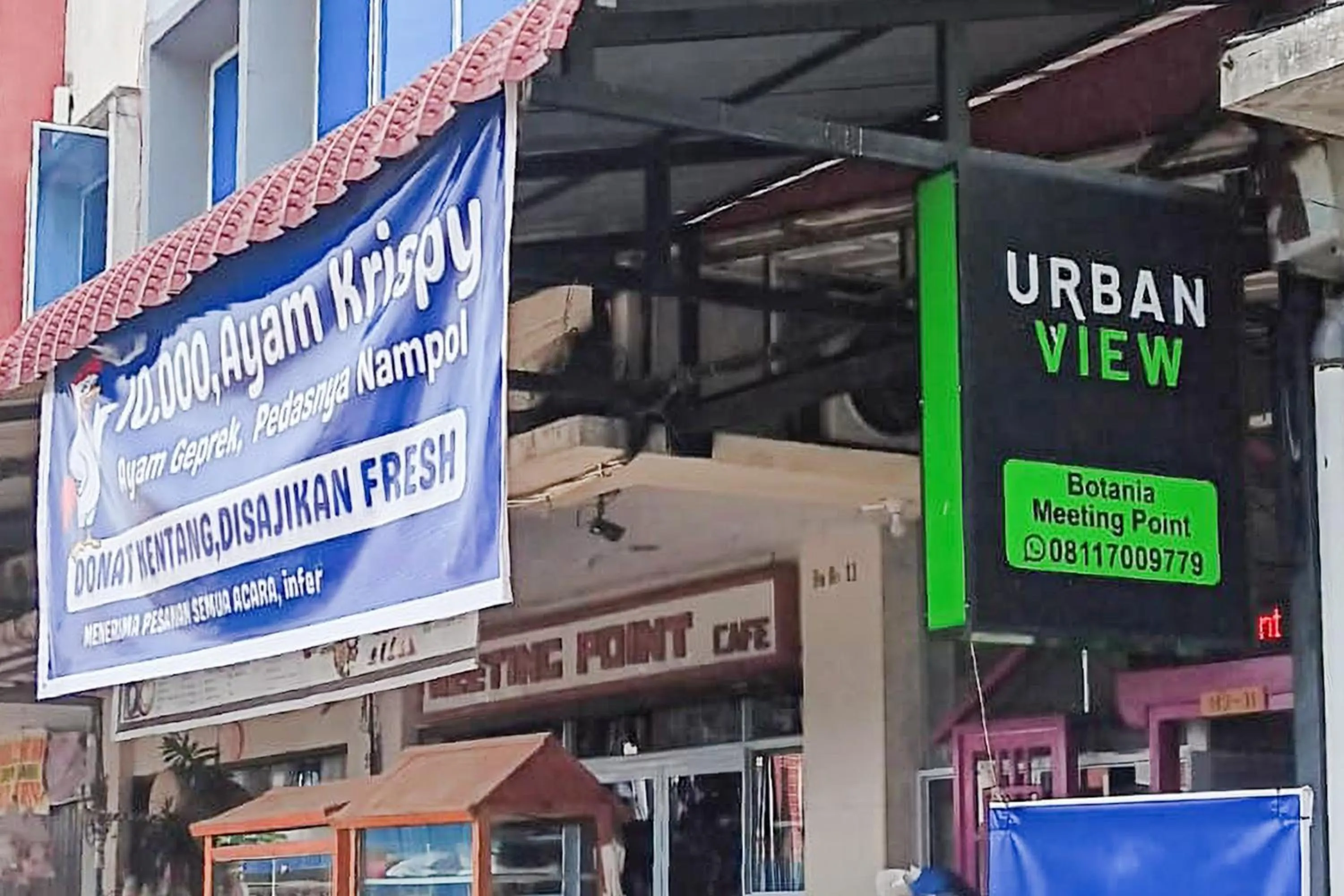 Property logo or sign in Urbanview Botania Meeting Point Batam by RedDoorz