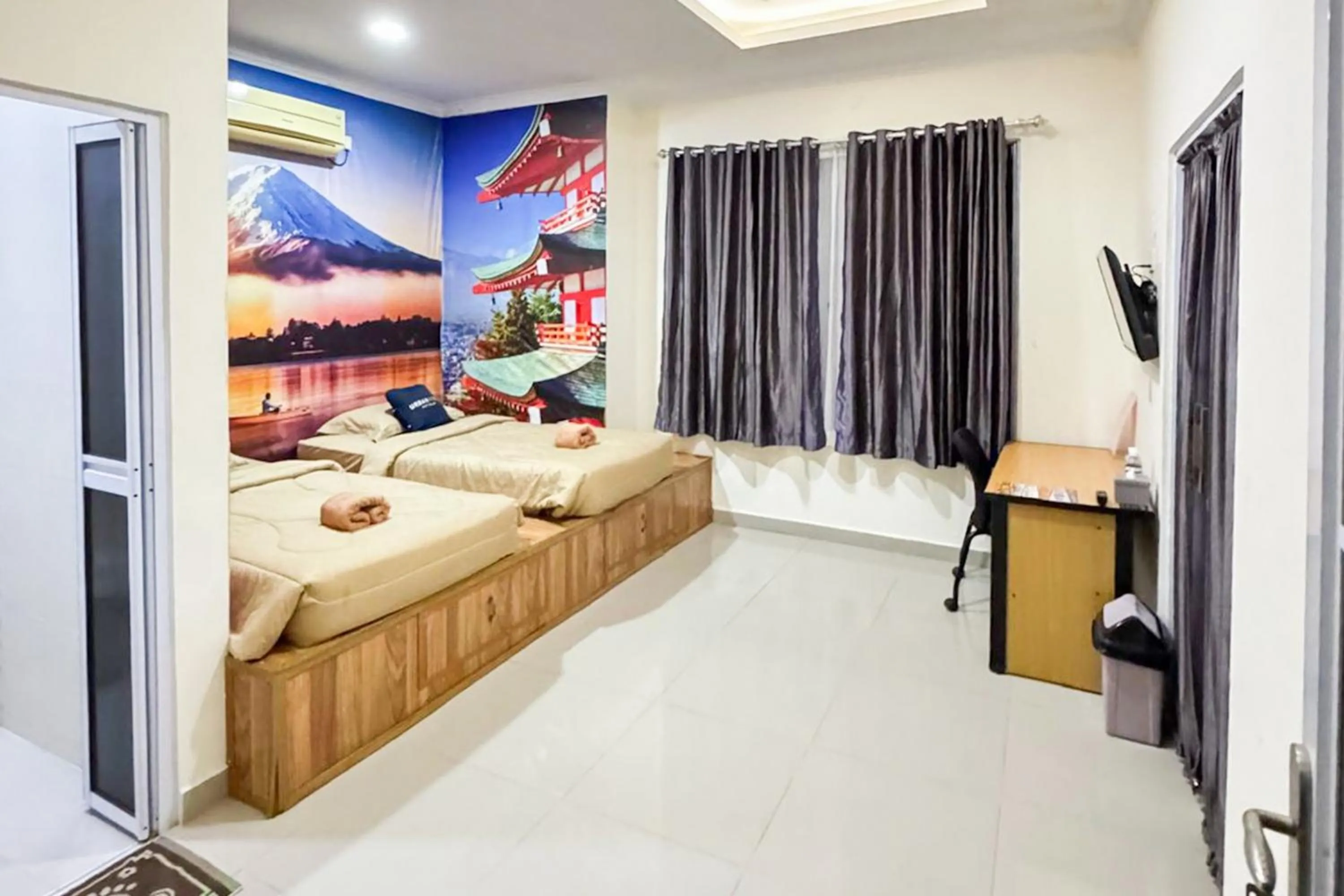 Bedroom, Bed in Urbanview Botania Meeting Point Batam by RedDoorz