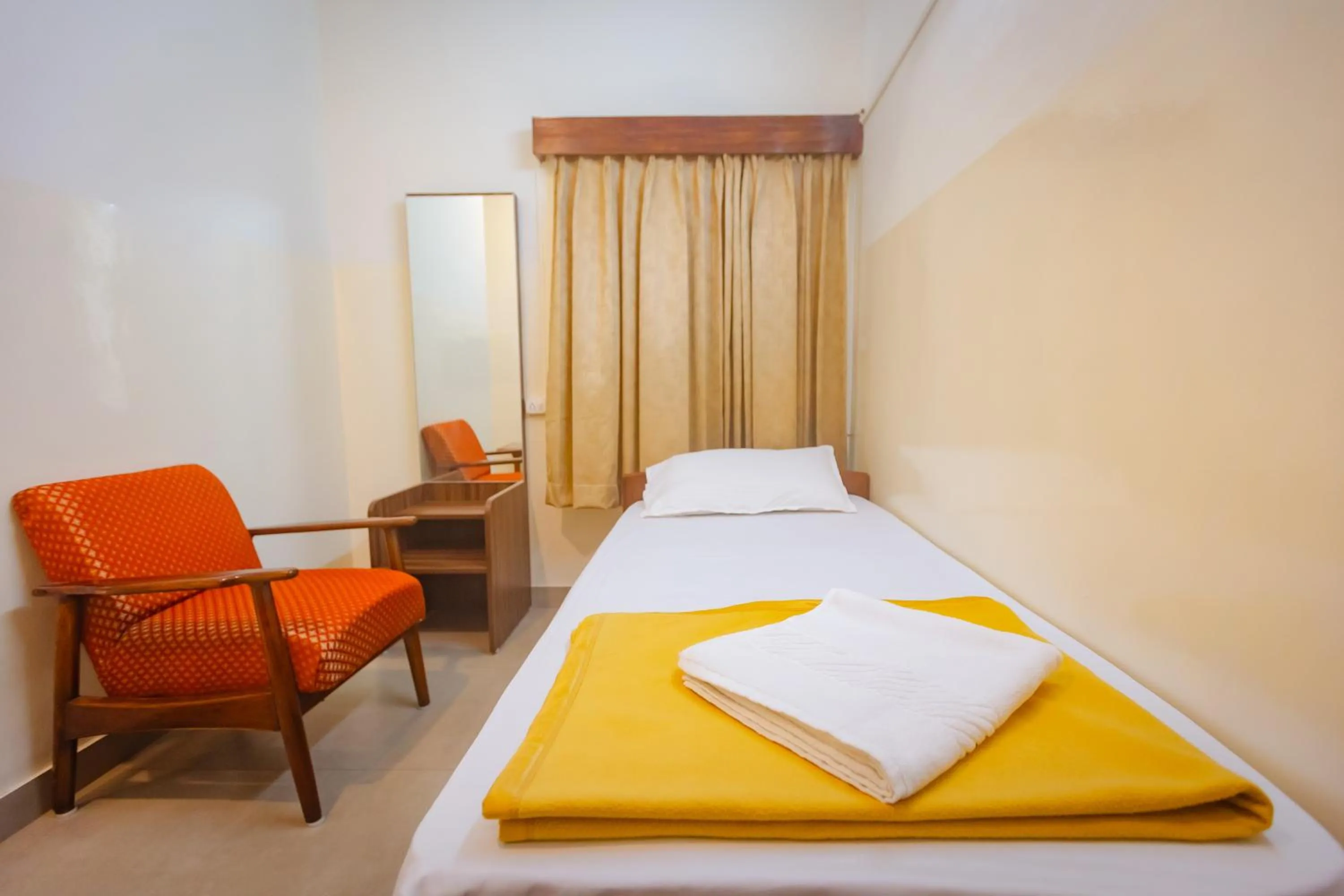 Bedroom, Bed in Sri Ramakrishna Hotel
