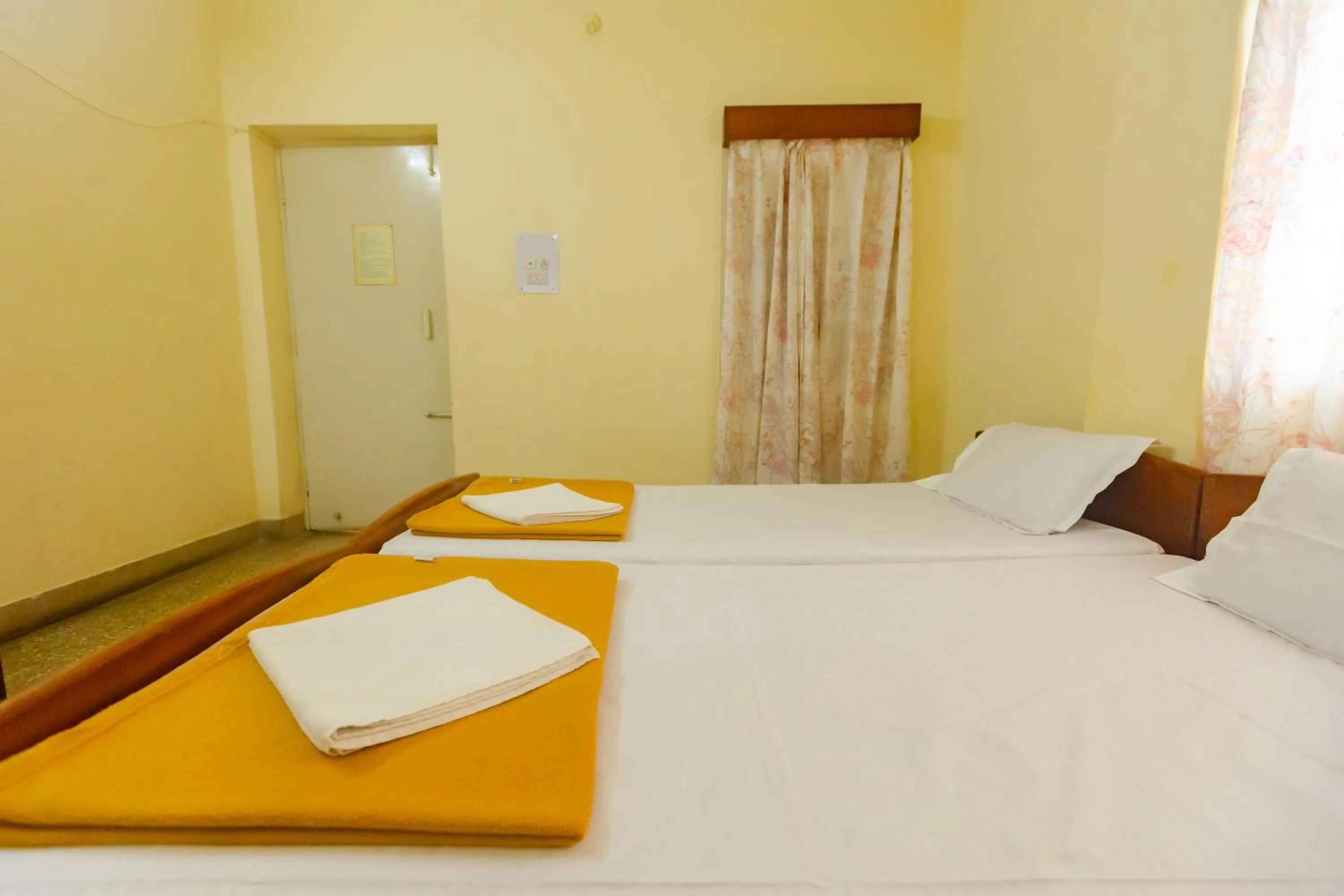 Bedroom, Bed in Sri Ramakrishna Hotel