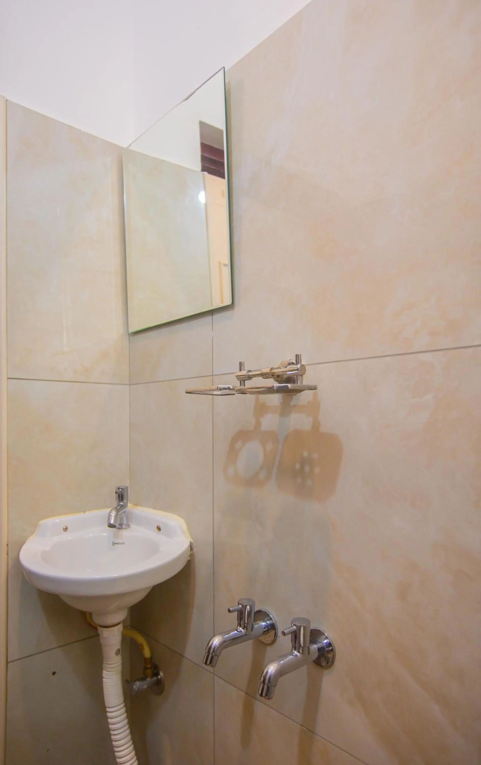 Bathroom in Sri Ramakrishna Hotel