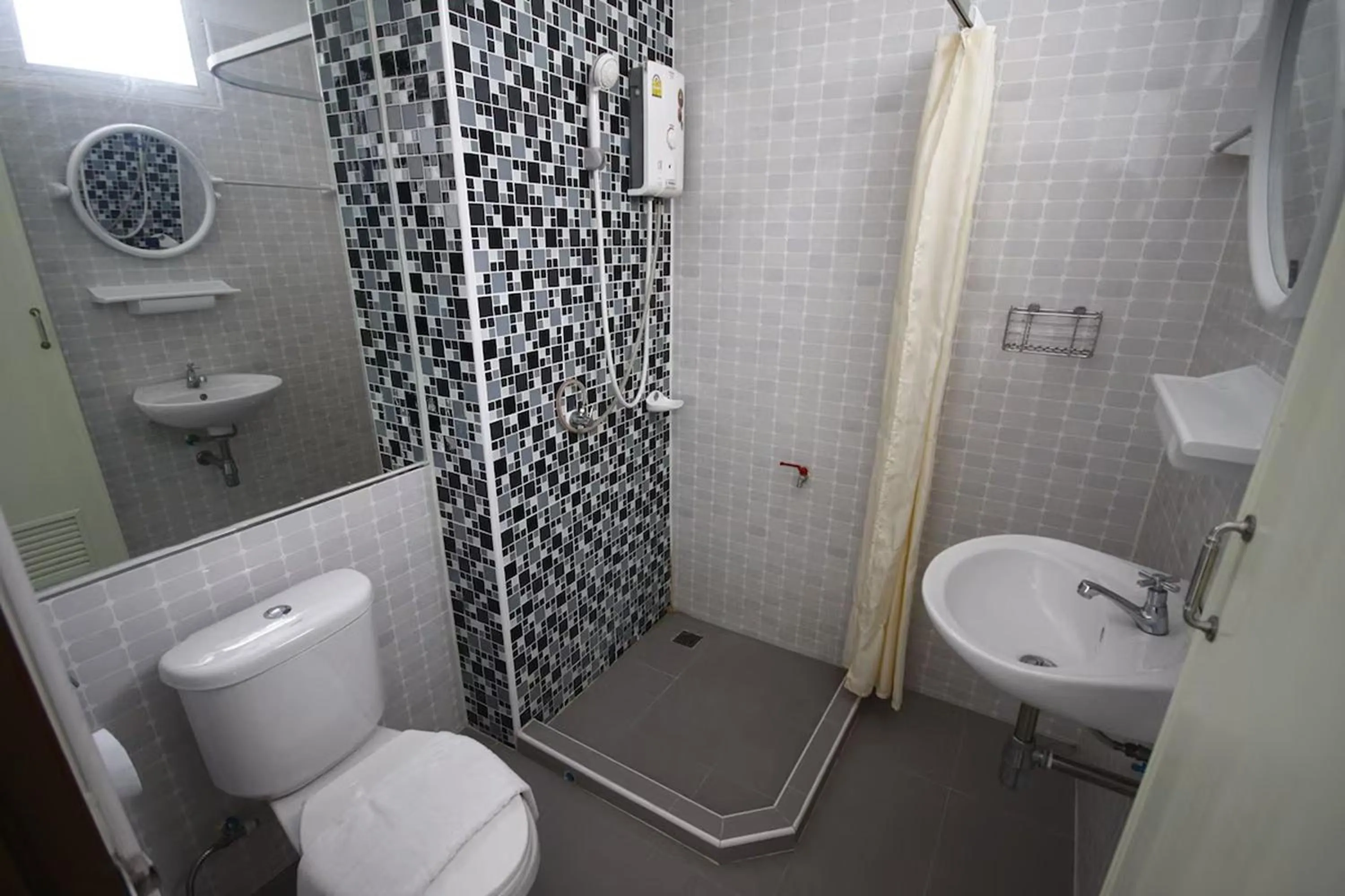 Bathroom in La VIVA Hotel