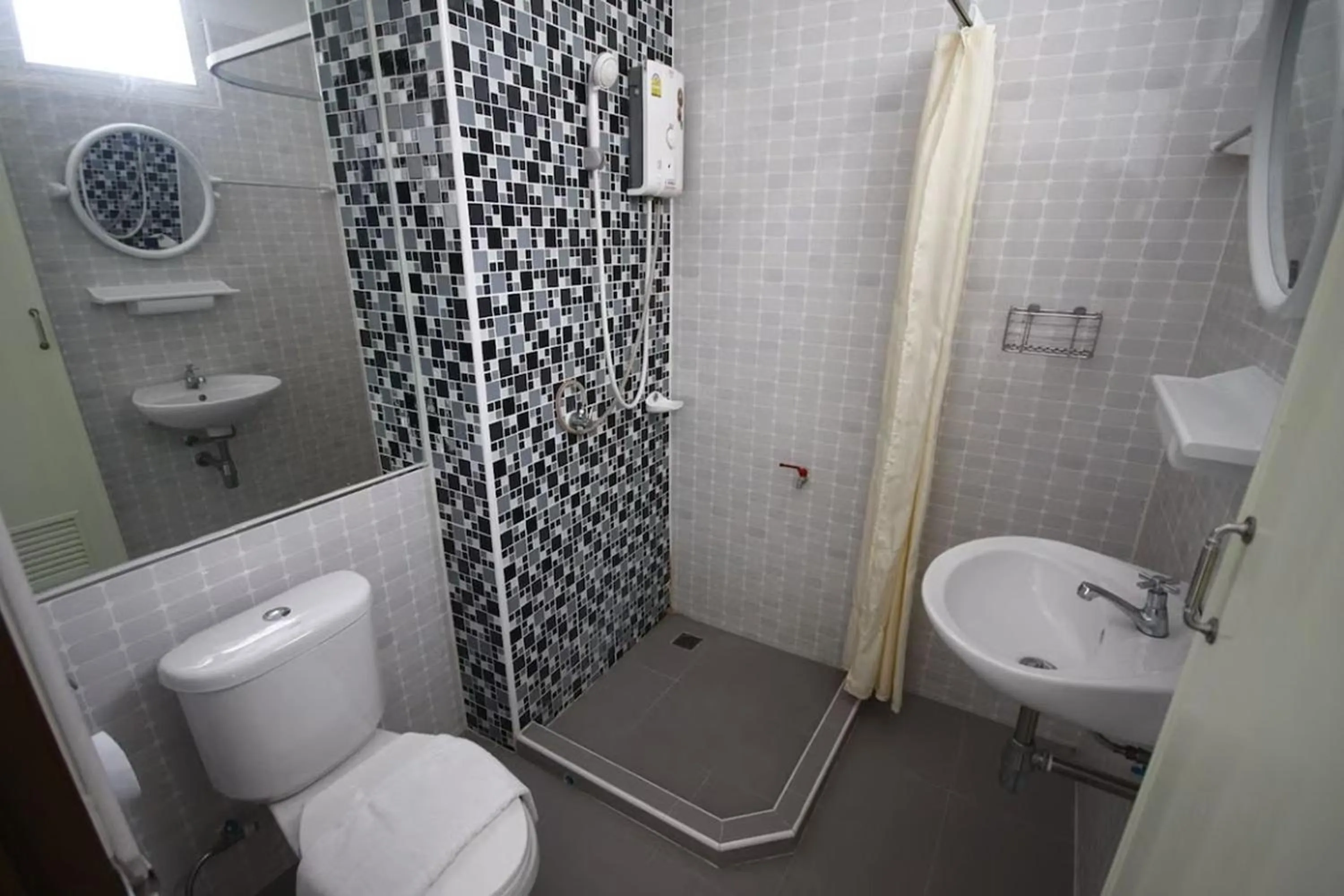 Bathroom in La VIVA Hotel