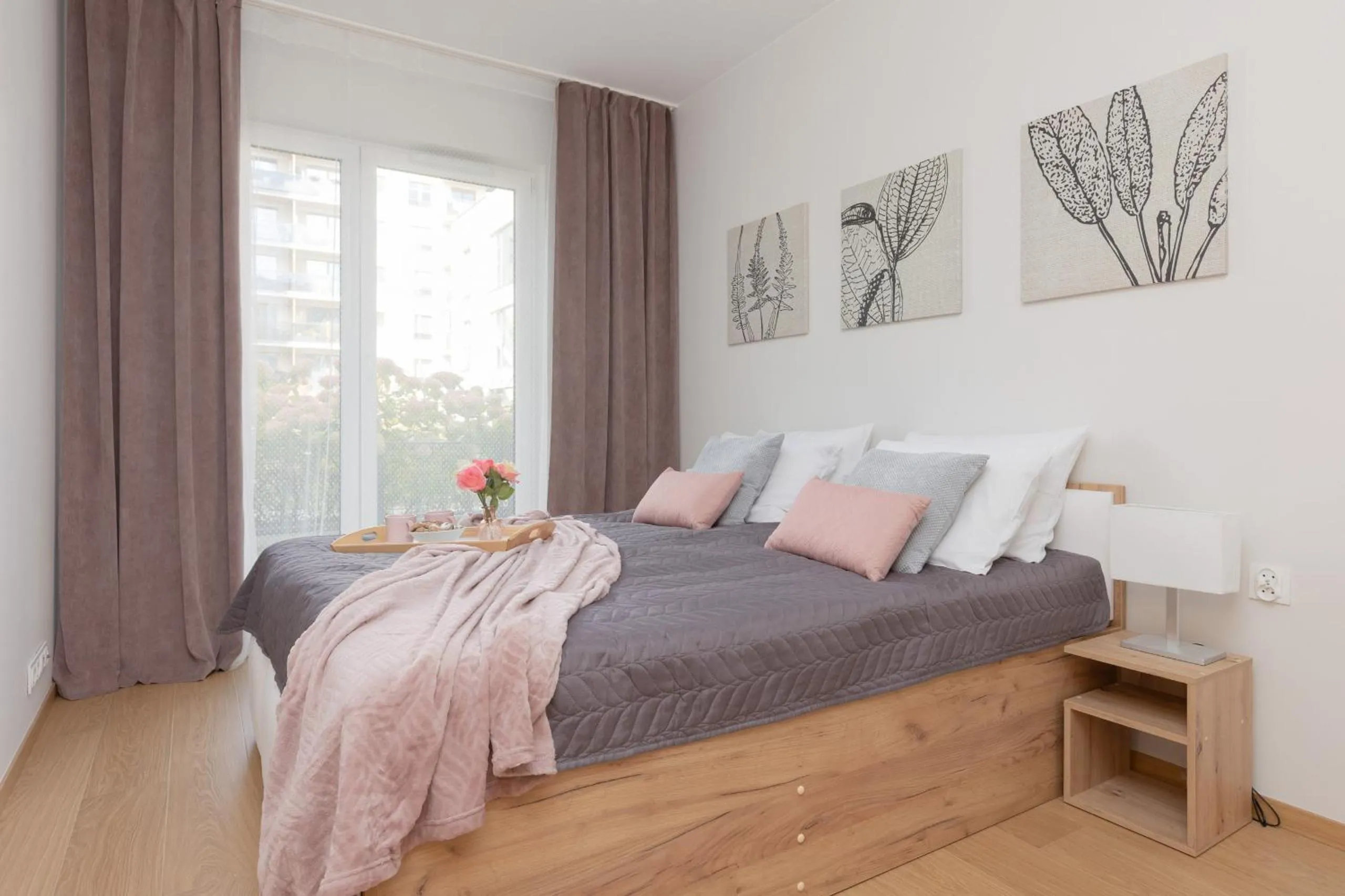 Metro Kondratowicza Warsaw Apartment with Parking by Noclegi Renters