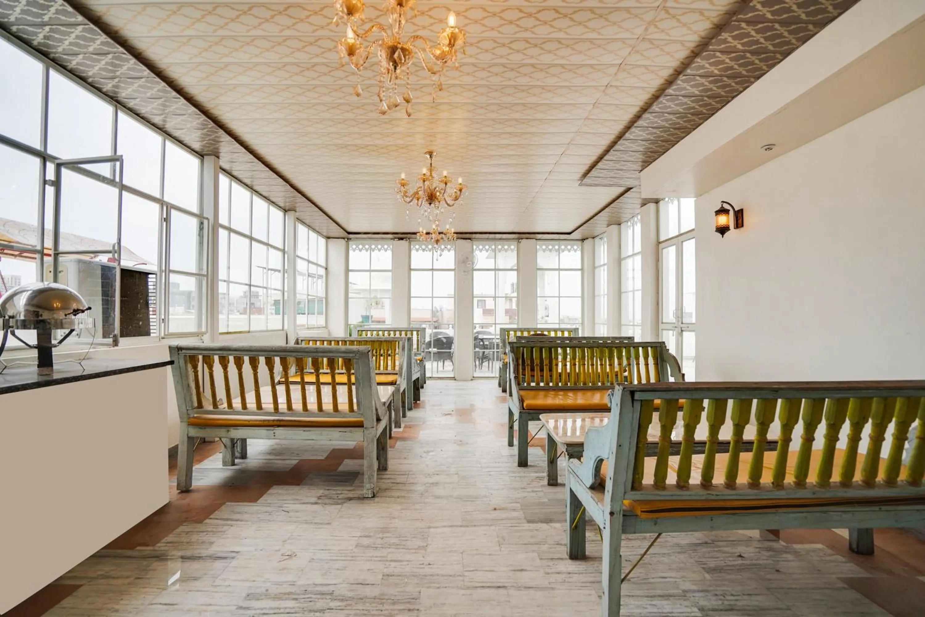 Restaurant/places to eat in Super Townhouse Durgapura Formerly Gumaan Heritage