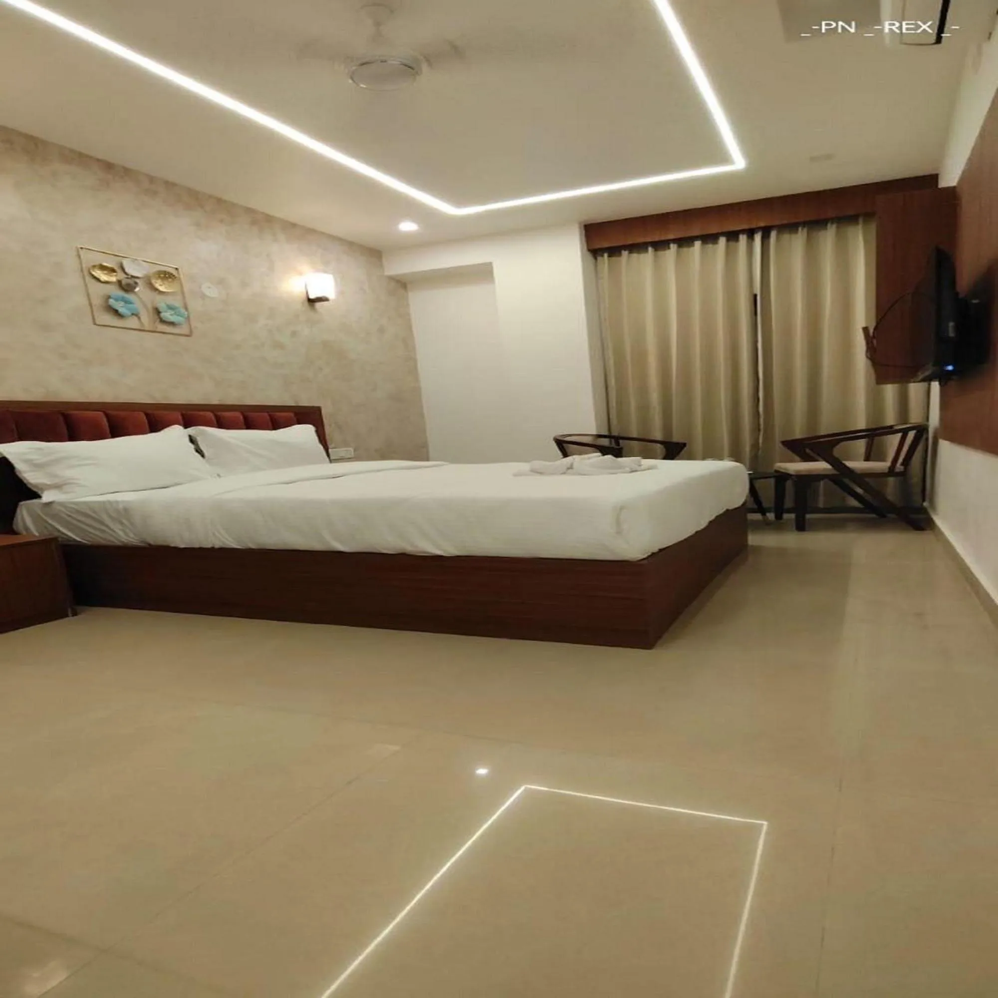 Bed in Hotel Royal Luxe - US consulate, Apollo hospital, Sankara natralya