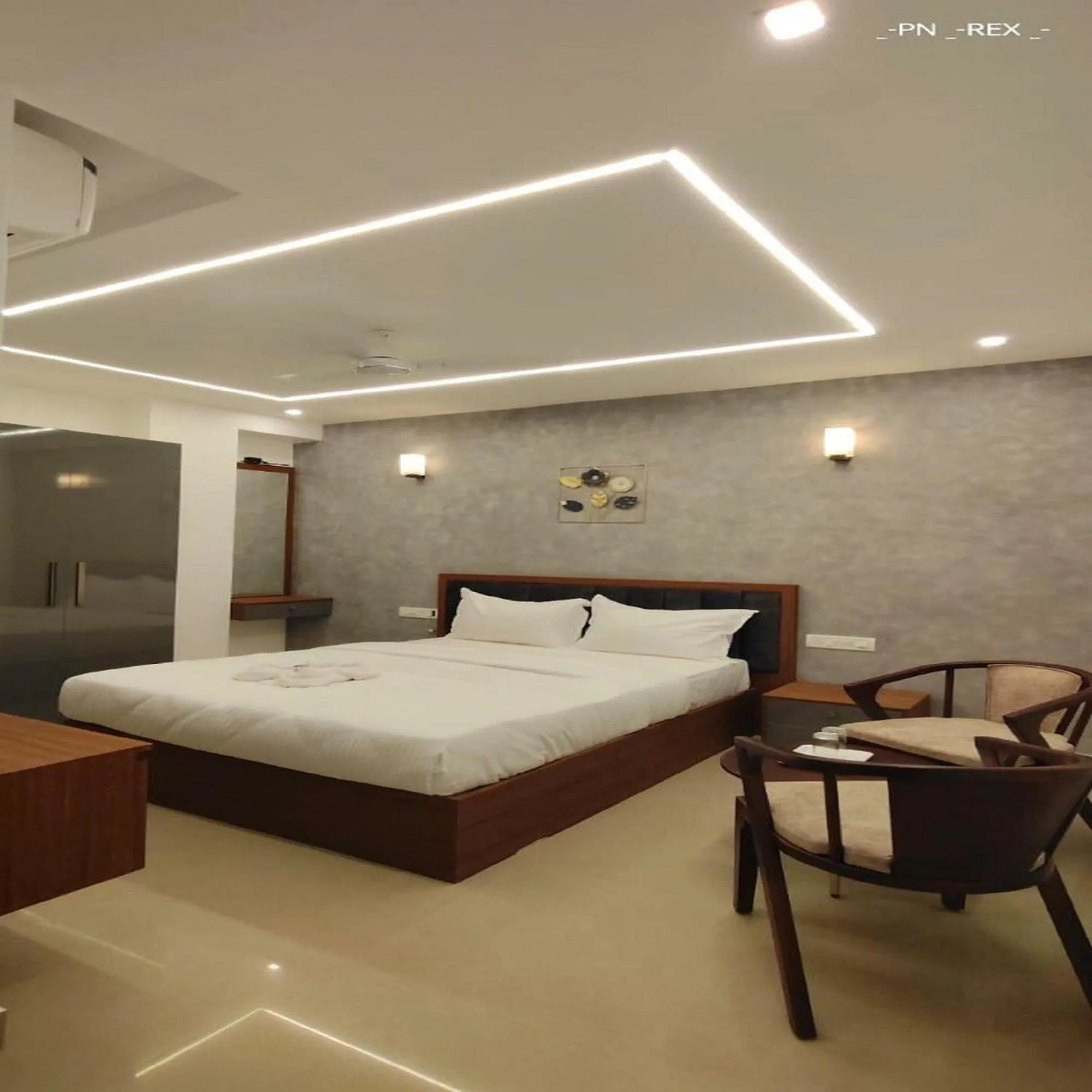 Bed in Hotel Royal Luxe - US consulate, Apollo hospital, Sankara natralya