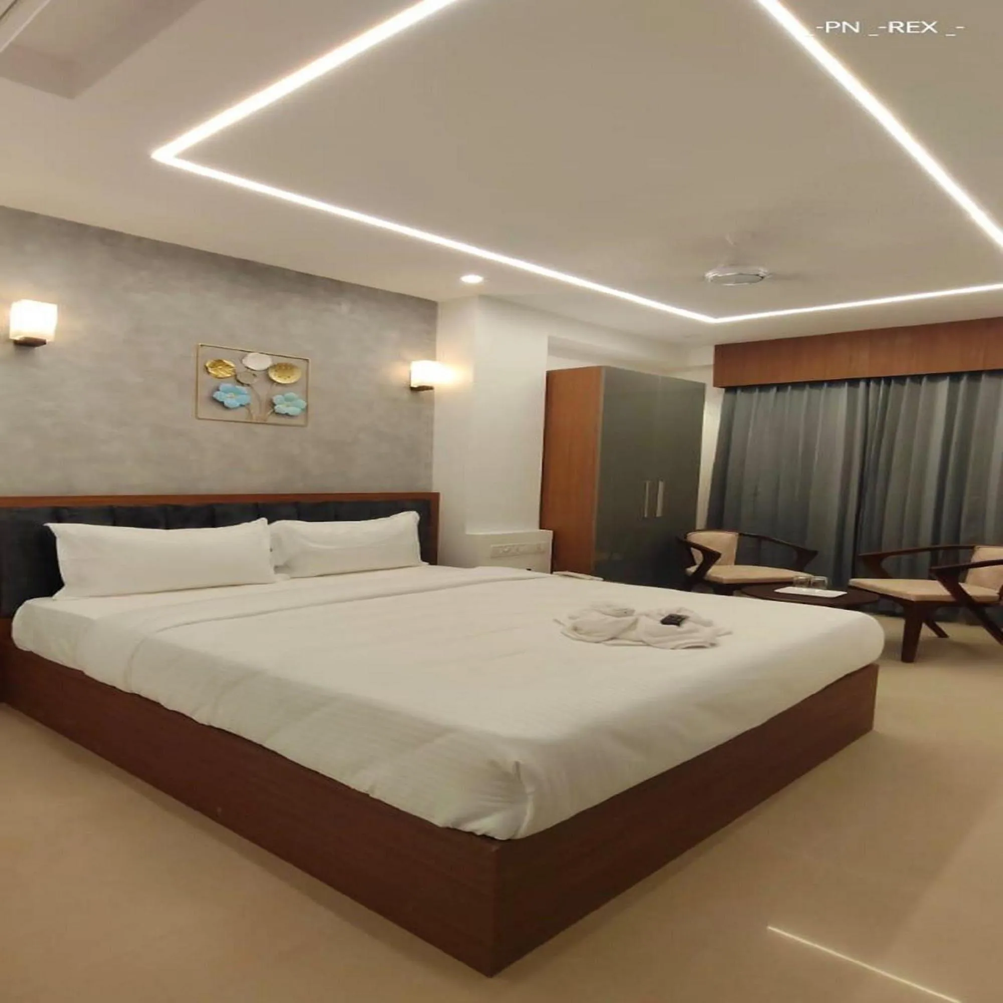 Bed in Hotel Royal Luxe - US consulate, Apollo hospital, Sankara natralya