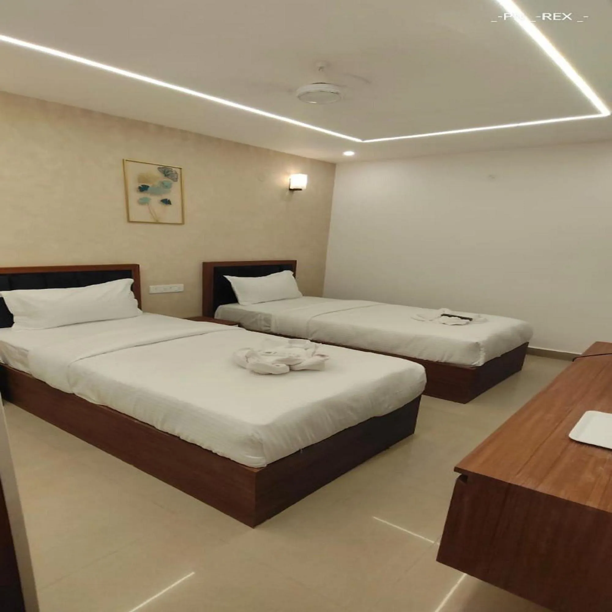 Bedroom, Bed in Hotel Royal Luxe - US consulate, Apollo hospital, Sankara natralya