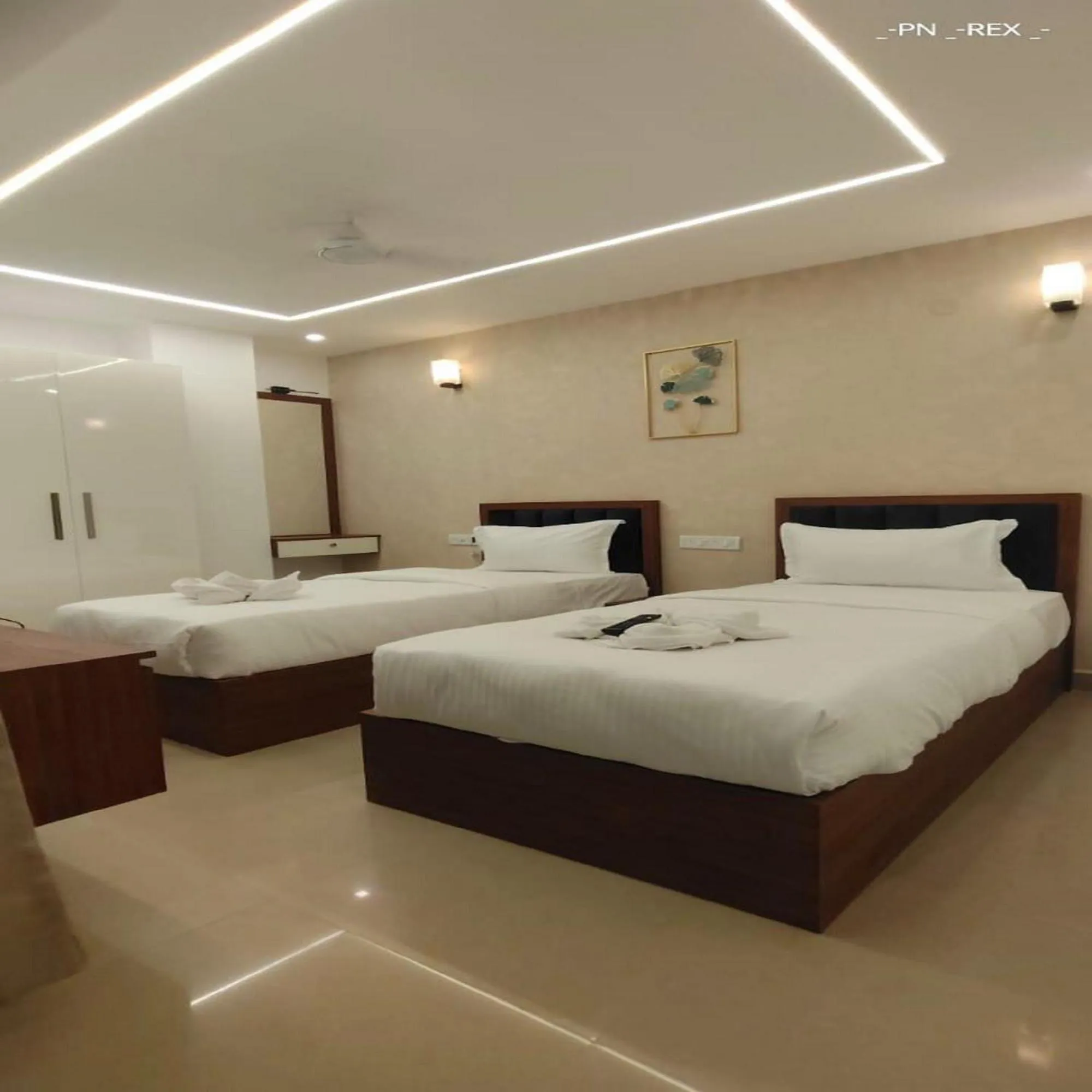 Bedroom, Bed in Hotel Royal Luxe - US consulate, Apollo hospital, Sankara natralya