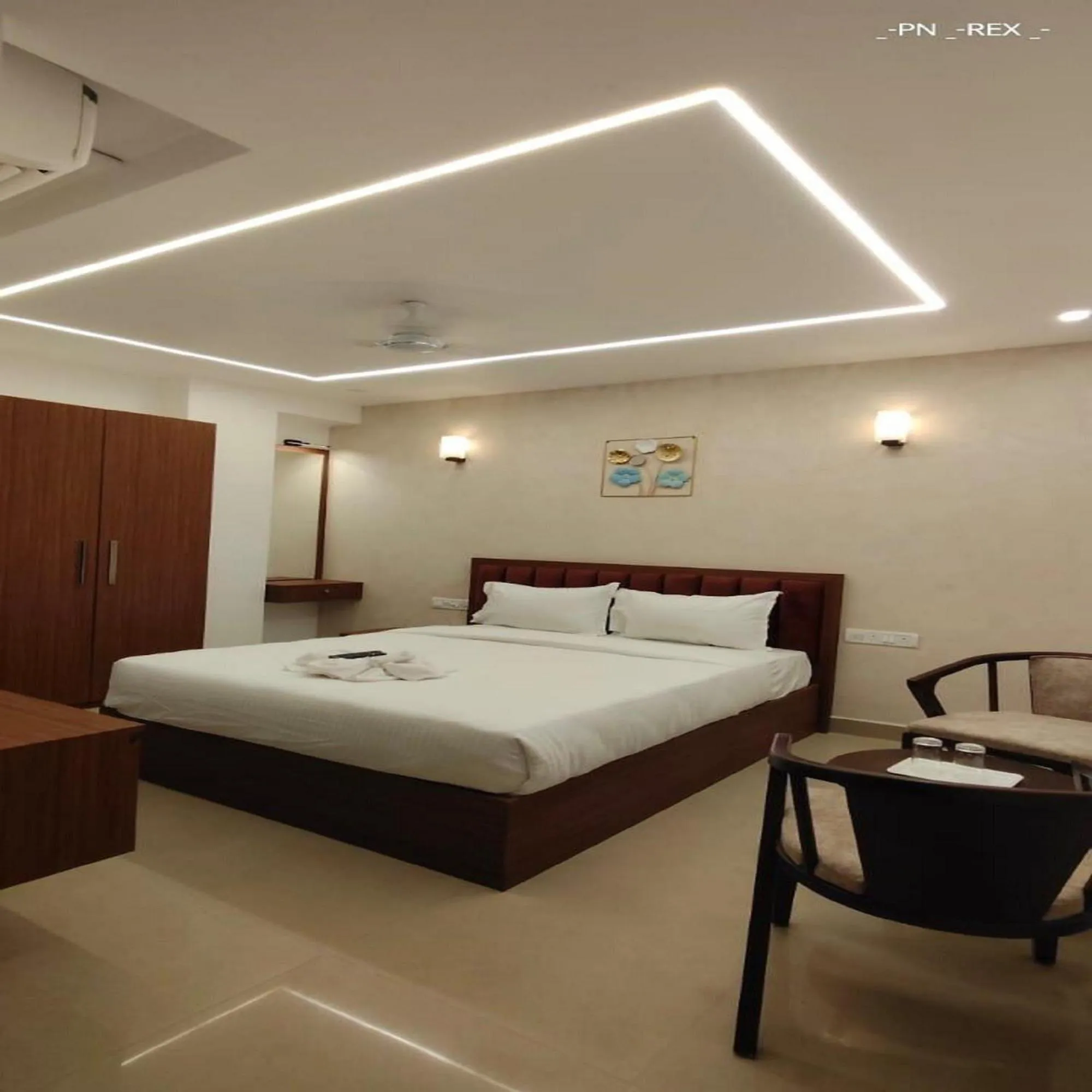 Bed in Hotel Royal Luxe - US consulate, Apollo hospital, Sankara natralya