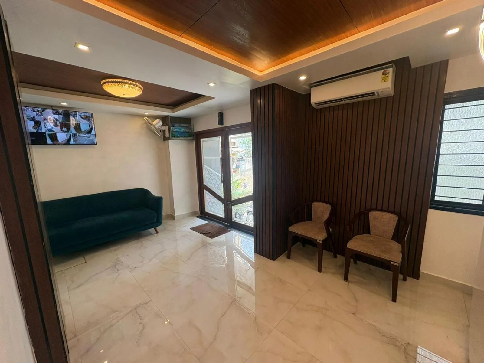 Hotel Royal Luxe - US consulate, Apollo hospital, Sankara natralya