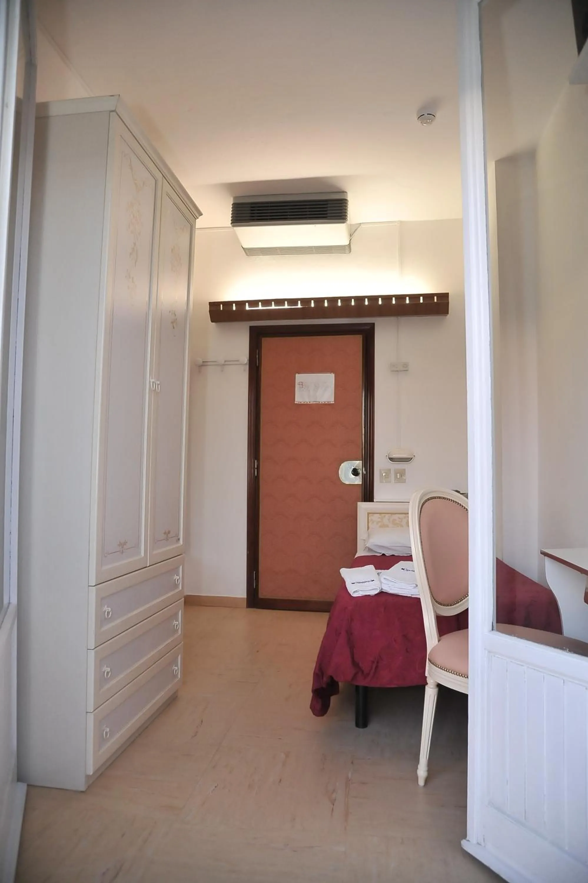 Bed in Hotel Baia Marina