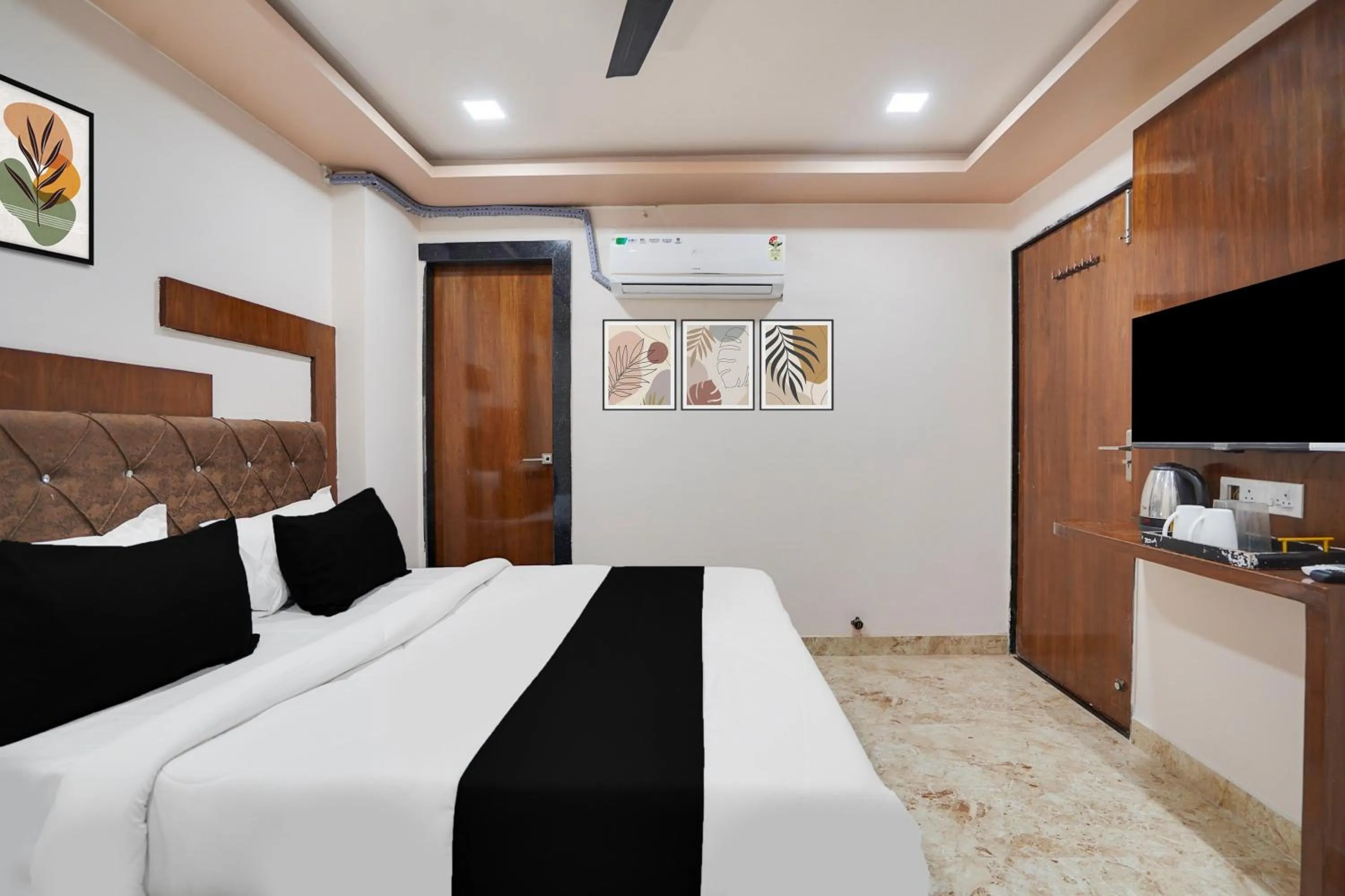 Bedroom in Super Hotel O Ajmer Central formerly Grand Suman