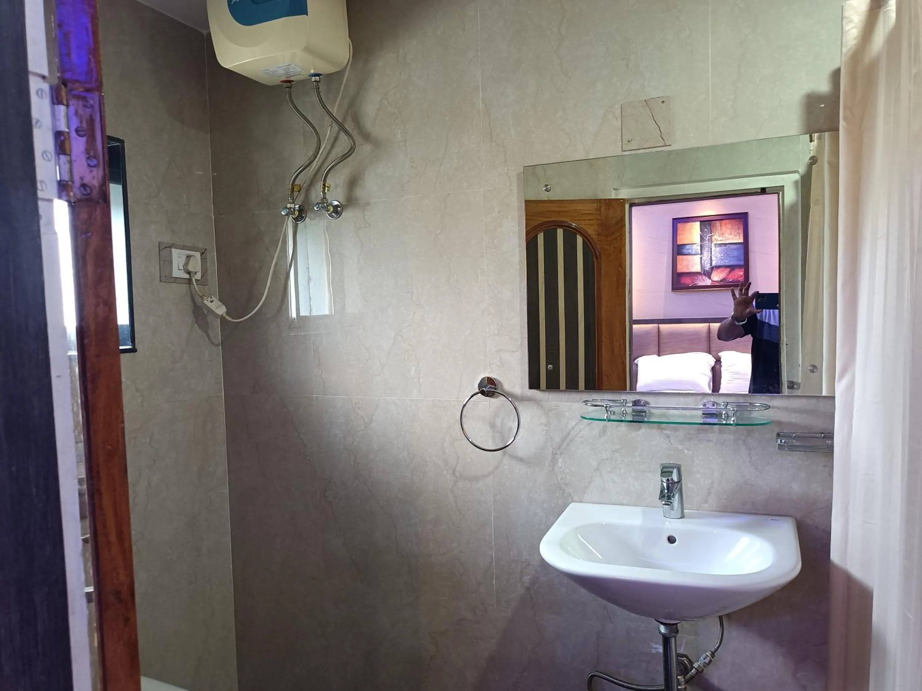 Bathroom in HOTEL SUDAKSHINA by ROH