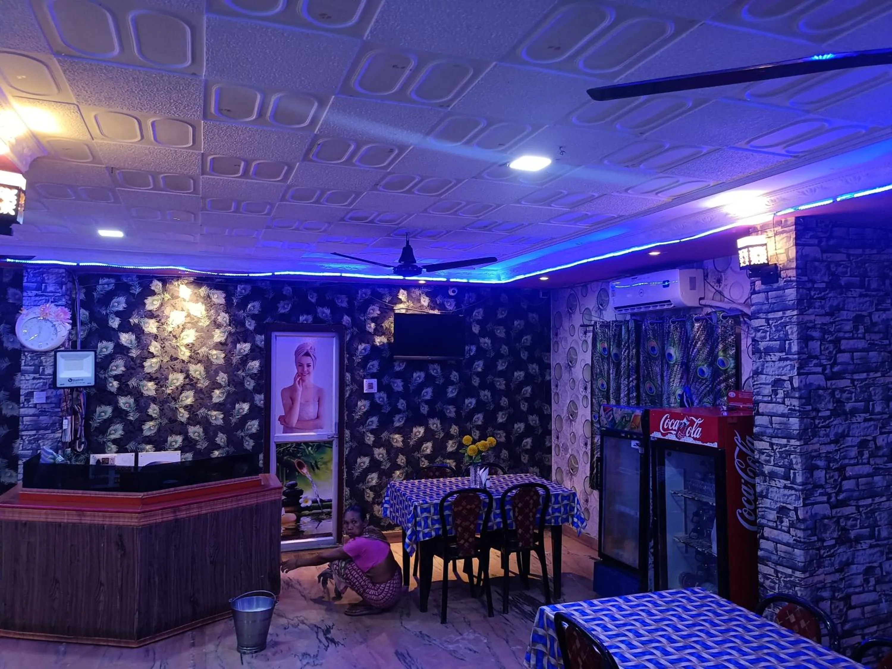 Restaurant/places to eat in HOTEL SUDAKSHINA by ROH