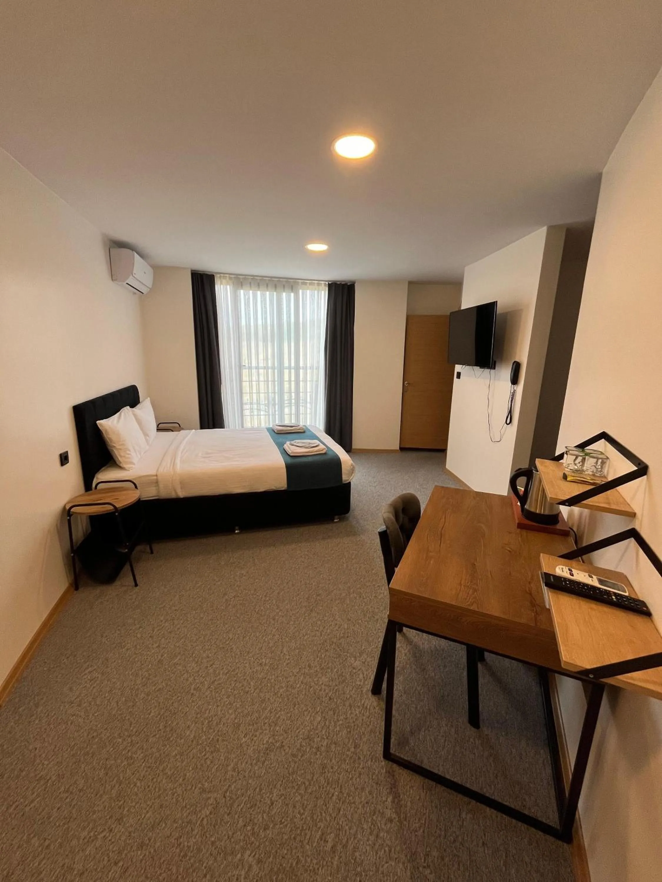 Photo of the whole room, Bed in New Garden Airport Hotel
