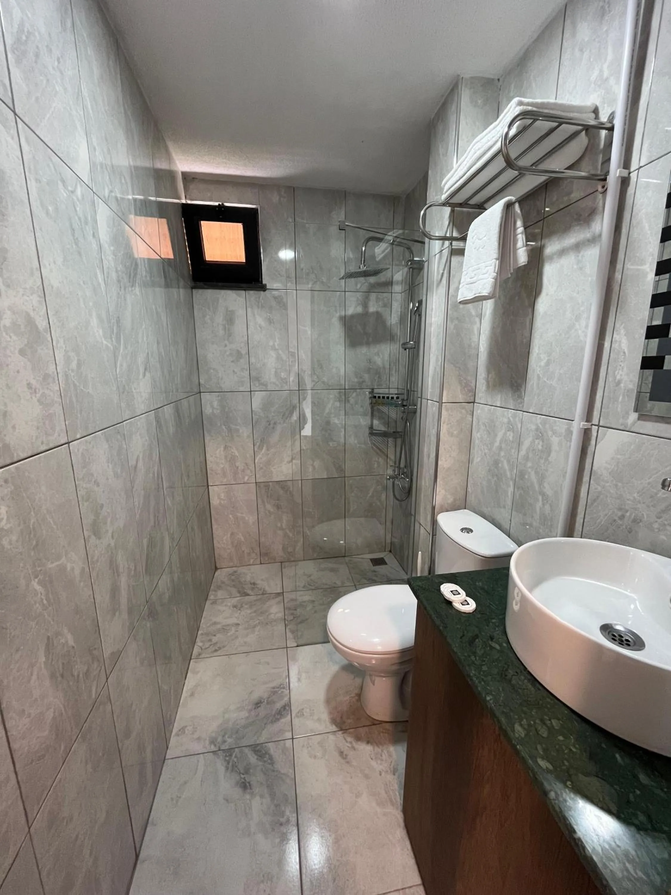 Toilet in New Garden Airport Hotel