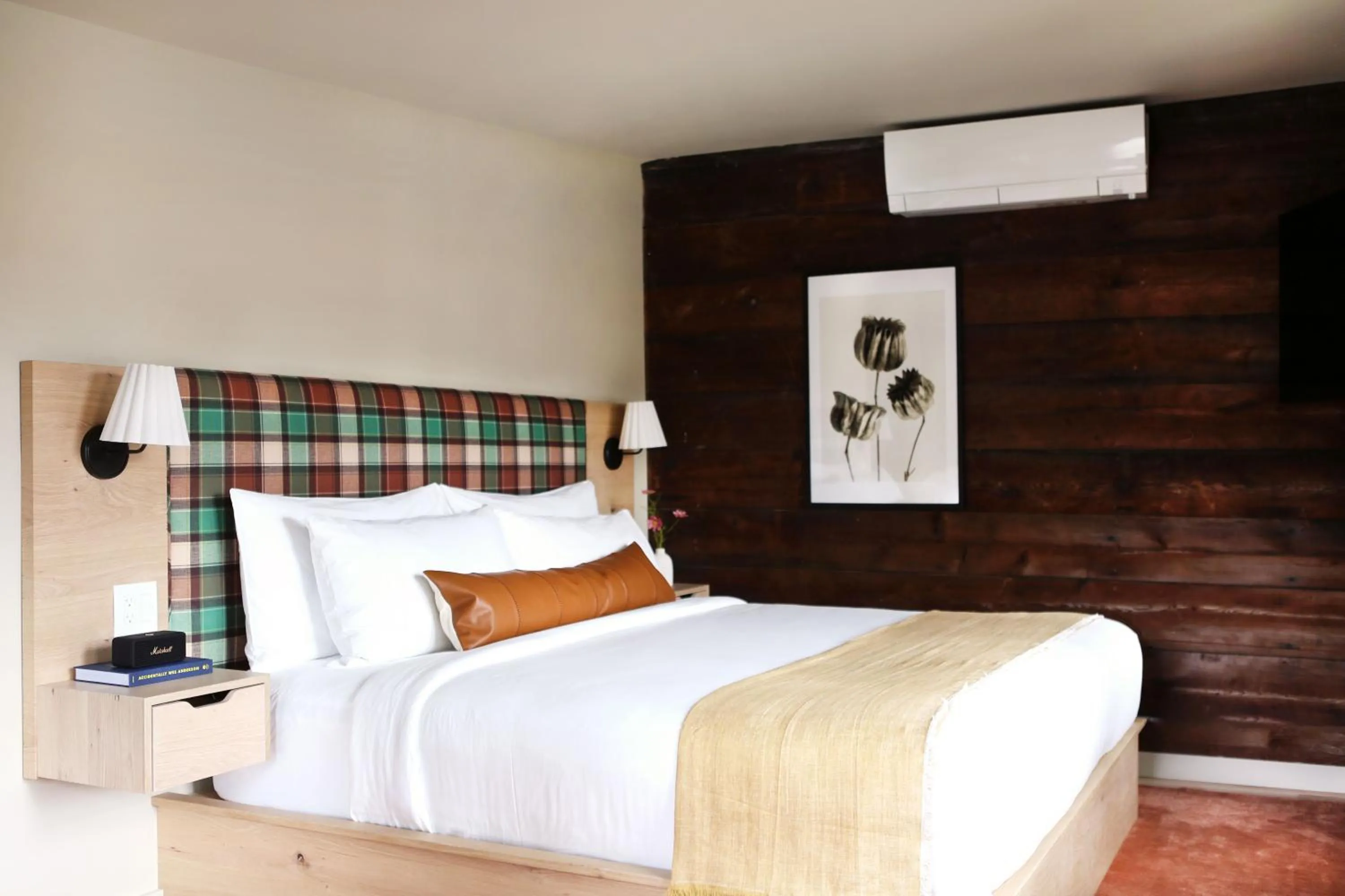 Bed in KIngston Carriage House