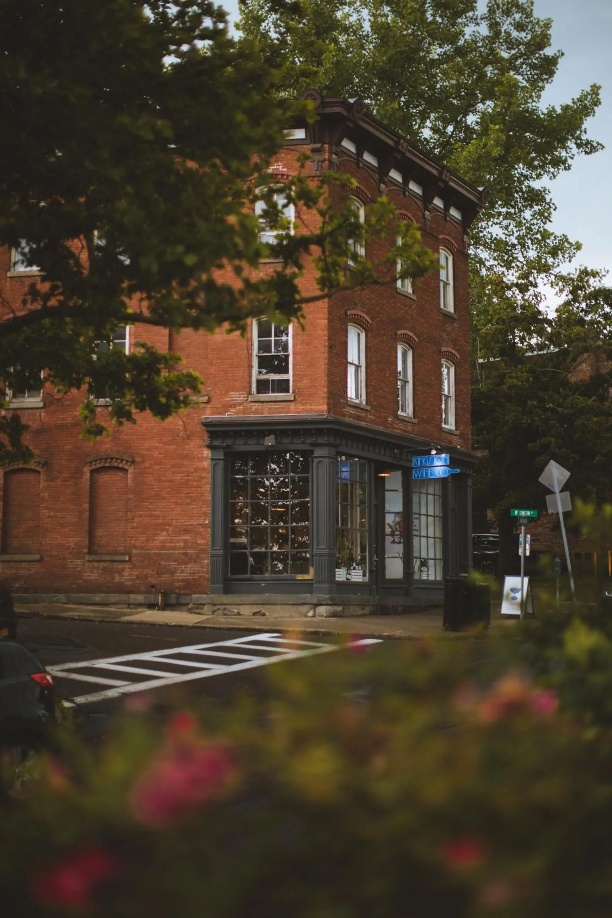 Neighbourhood in KIngston Carriage House