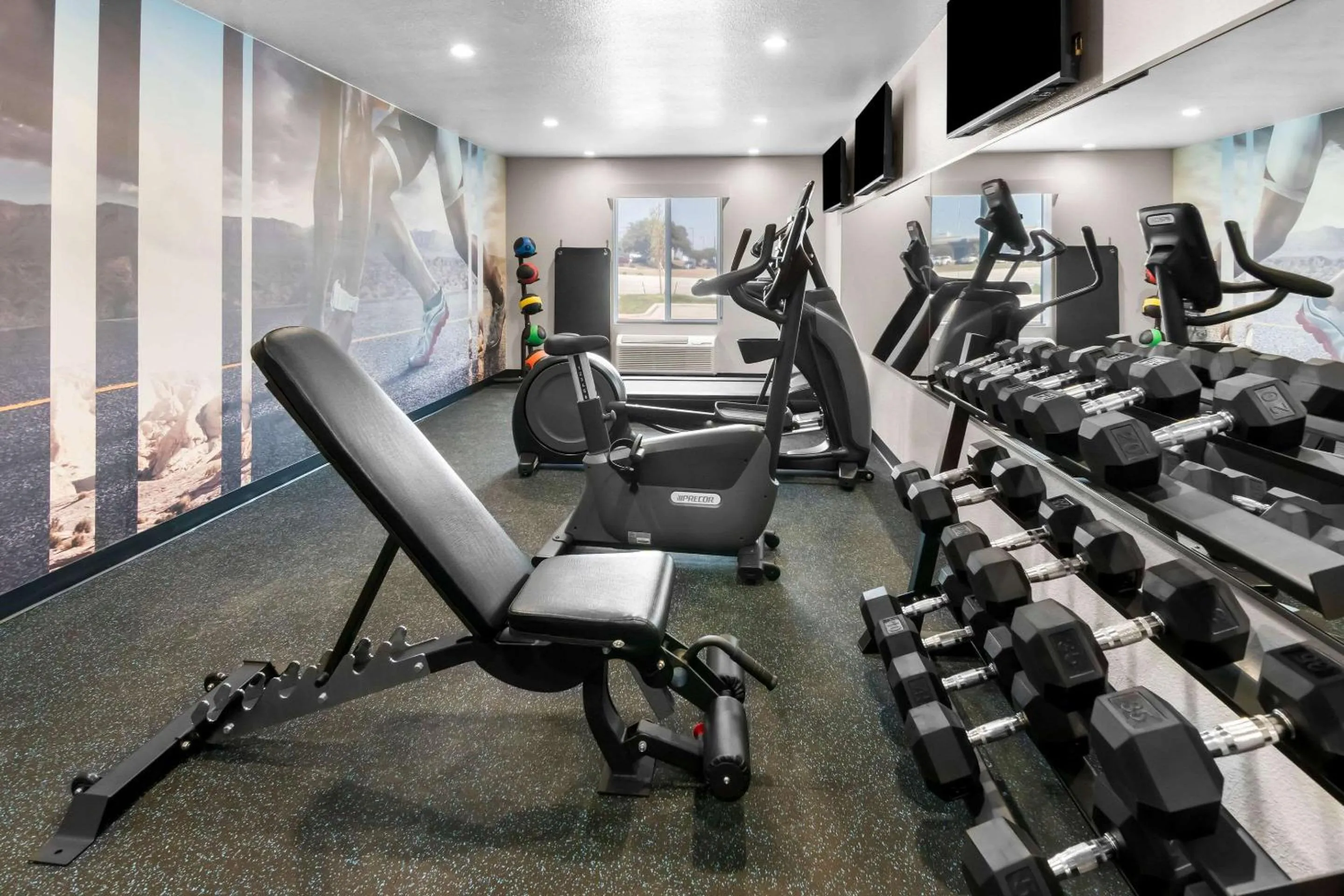 Fitness centre/facilities in Clarion Pointe