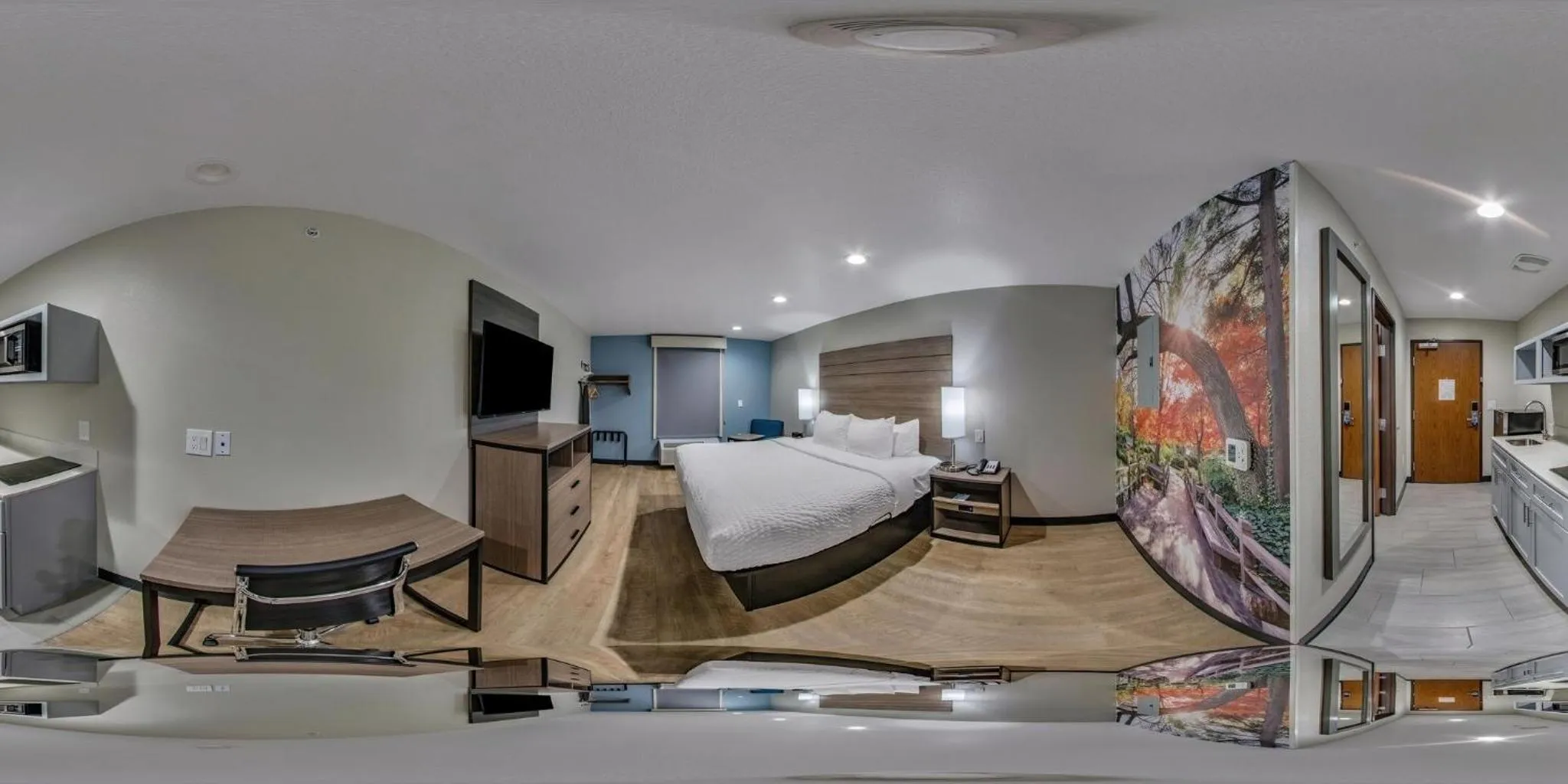 Photo of the whole room, Bed in Clarion Pointe