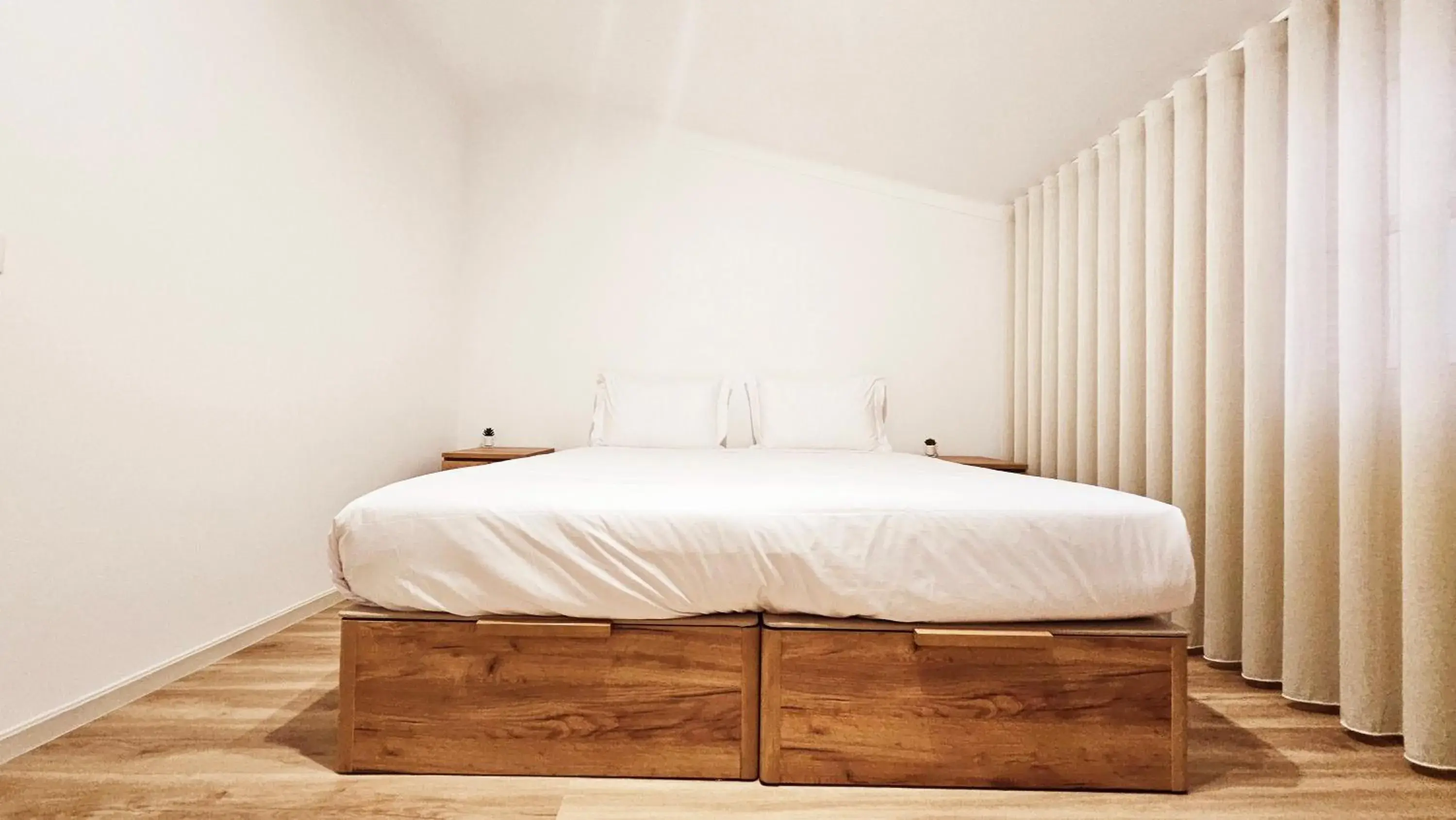 Double or Twin Room with Private Bathroom - single occupancy in Rooms4you 3 in historic center of Braga Double or Twin Room with Private Bathroom - single occupancy in Rooms4you 3 in historic center of Braga