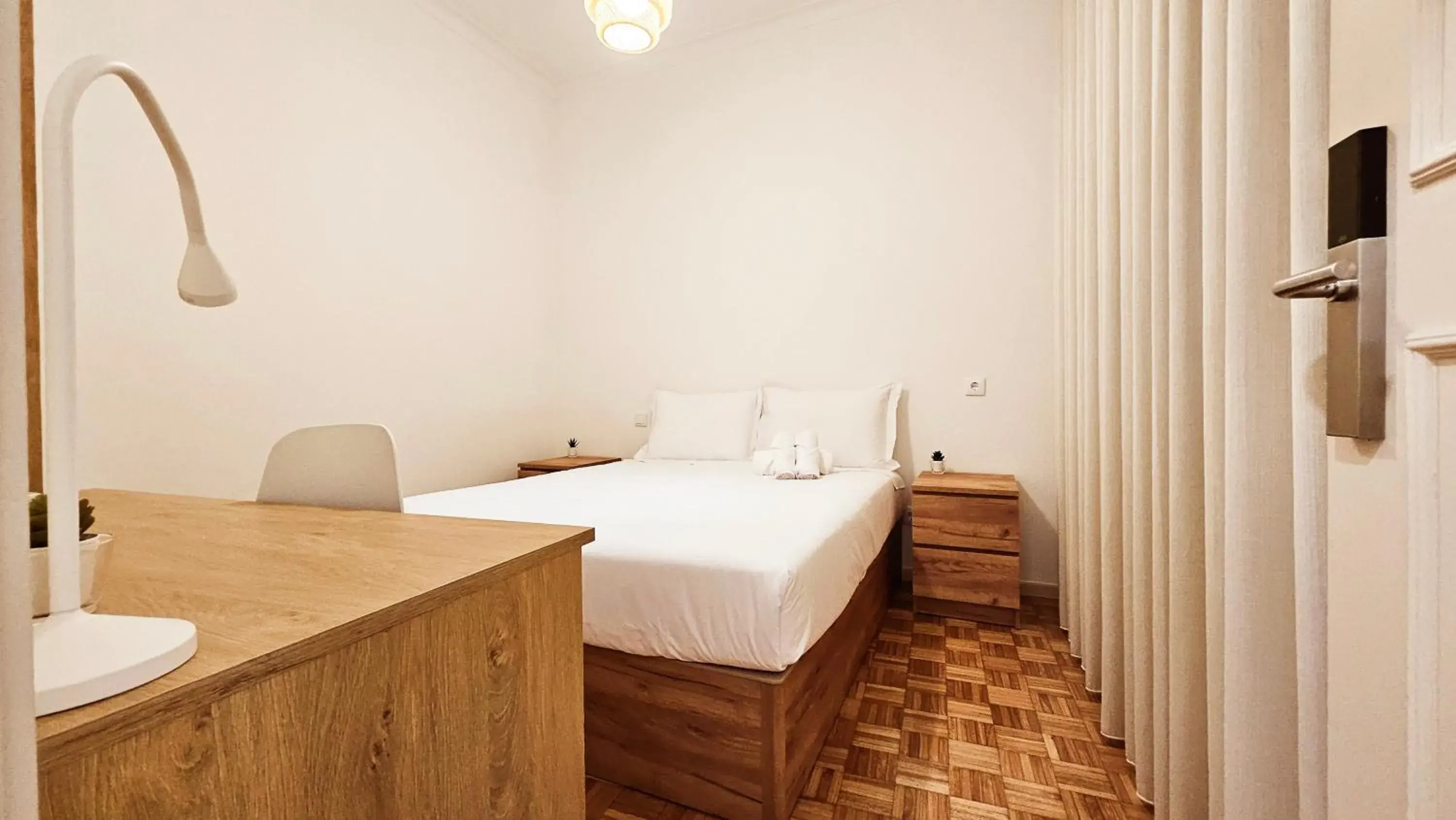 Small Double or Twin Room - single occupancy in Rooms4you 3 in historic center of Braga Small Double or Twin Room - single occupancy in Rooms4you 3 in historic center of Braga