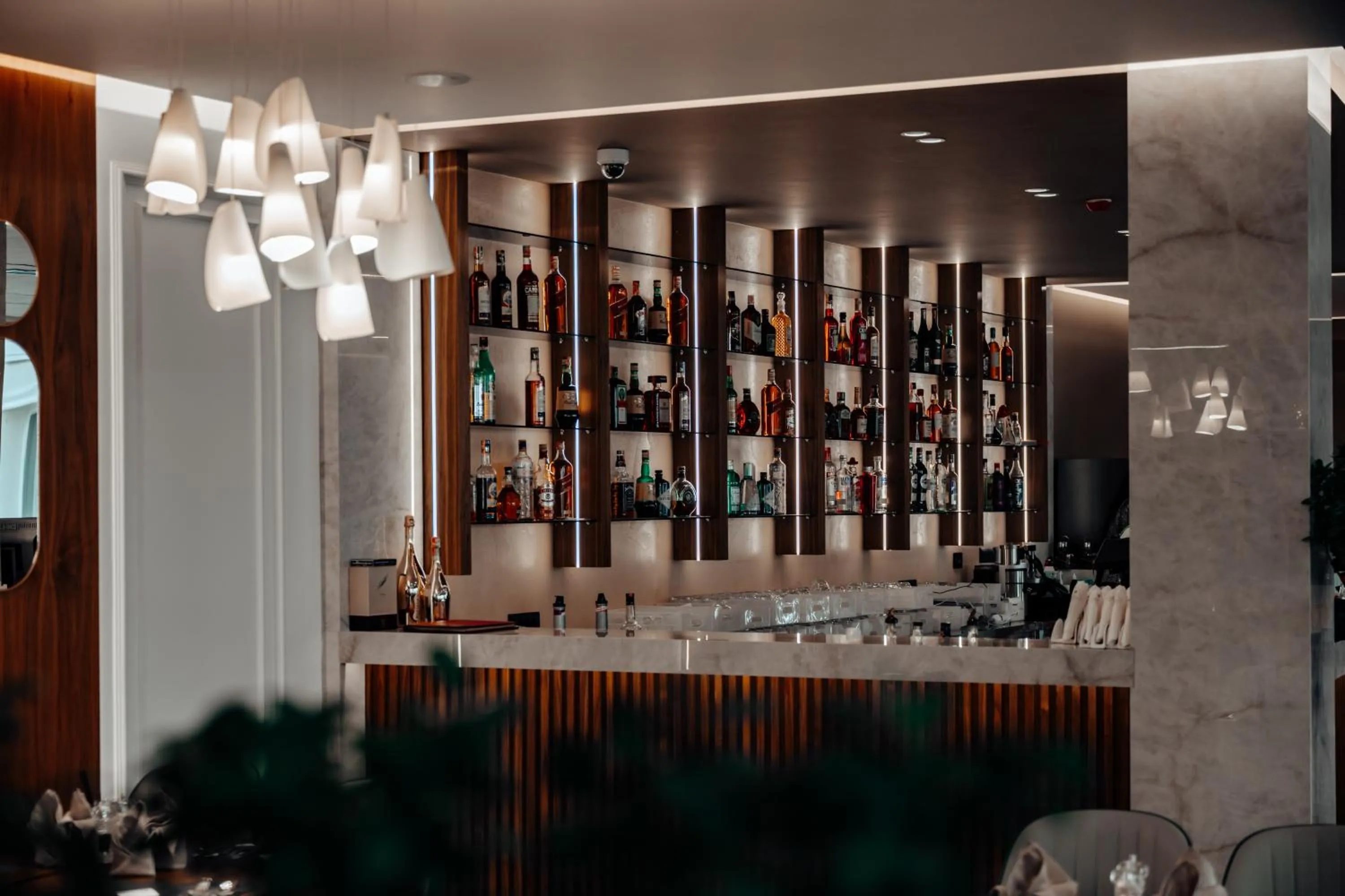 Restaurant/places to eat in Holiday Hotel