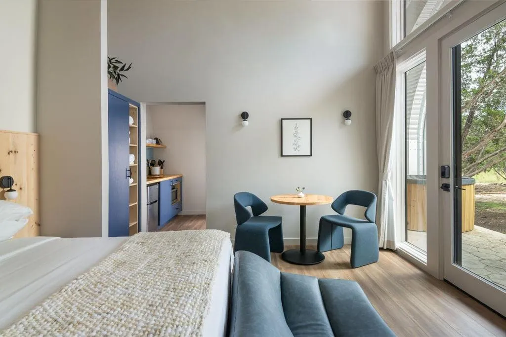 Photo of the whole room, Bed in Onera Fredericksburg