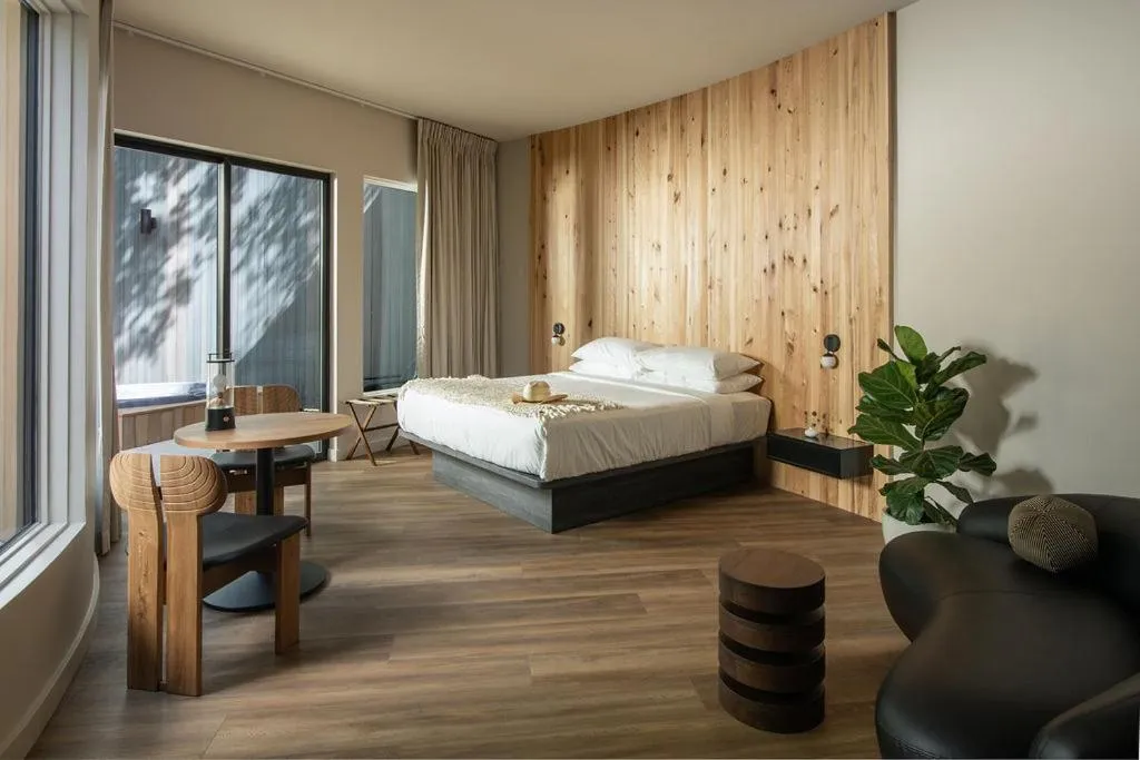 Photo of the whole room, Bed in Onera Fredericksburg