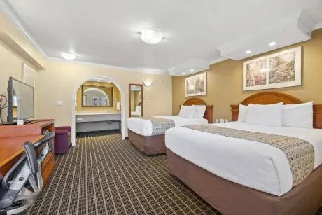 Bed in Alexis Park San Francisco